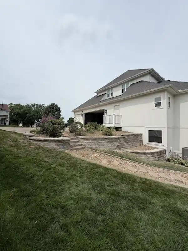 Front yard landscape bed with retaining wall in Smithville, MO