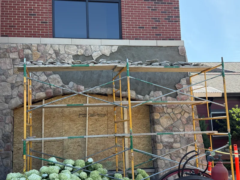 Scaffolding set for exterior masonry restoration