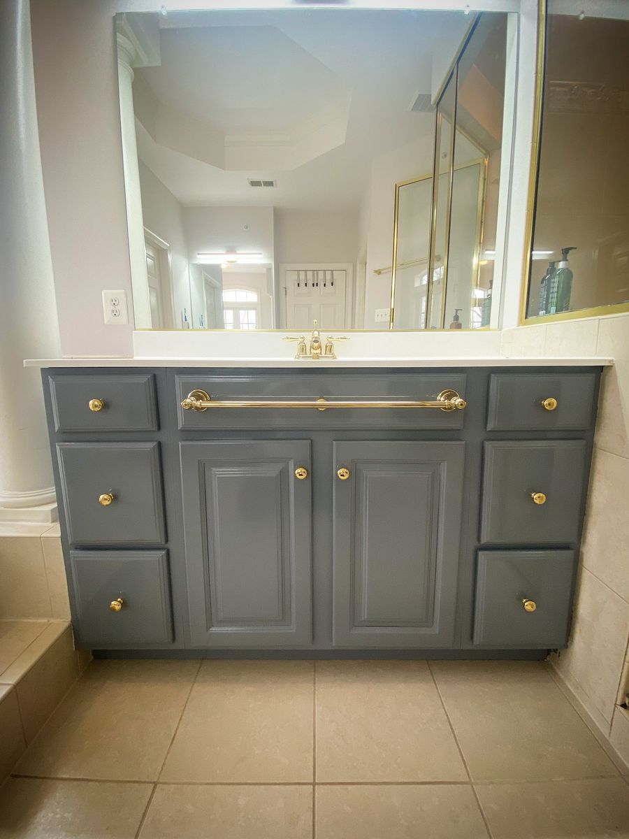 Bathroom vanity brushed in Fine Paints of Europe Eco Brilliant gloss