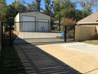 Custom metal gate built by R & R Metal Works for a Longview, TX property