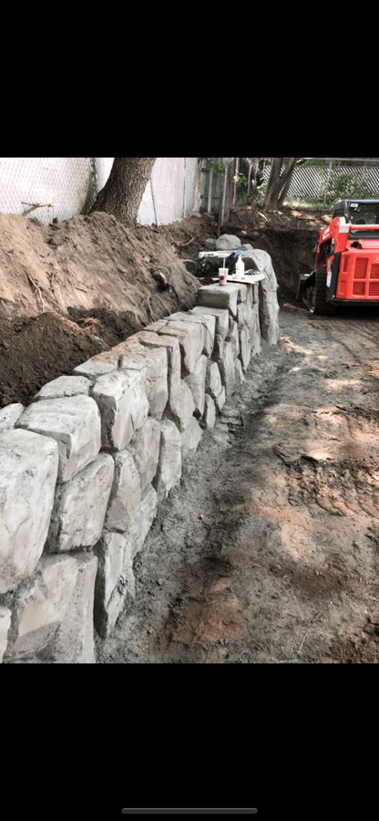 Stone-look retaining wall under construction