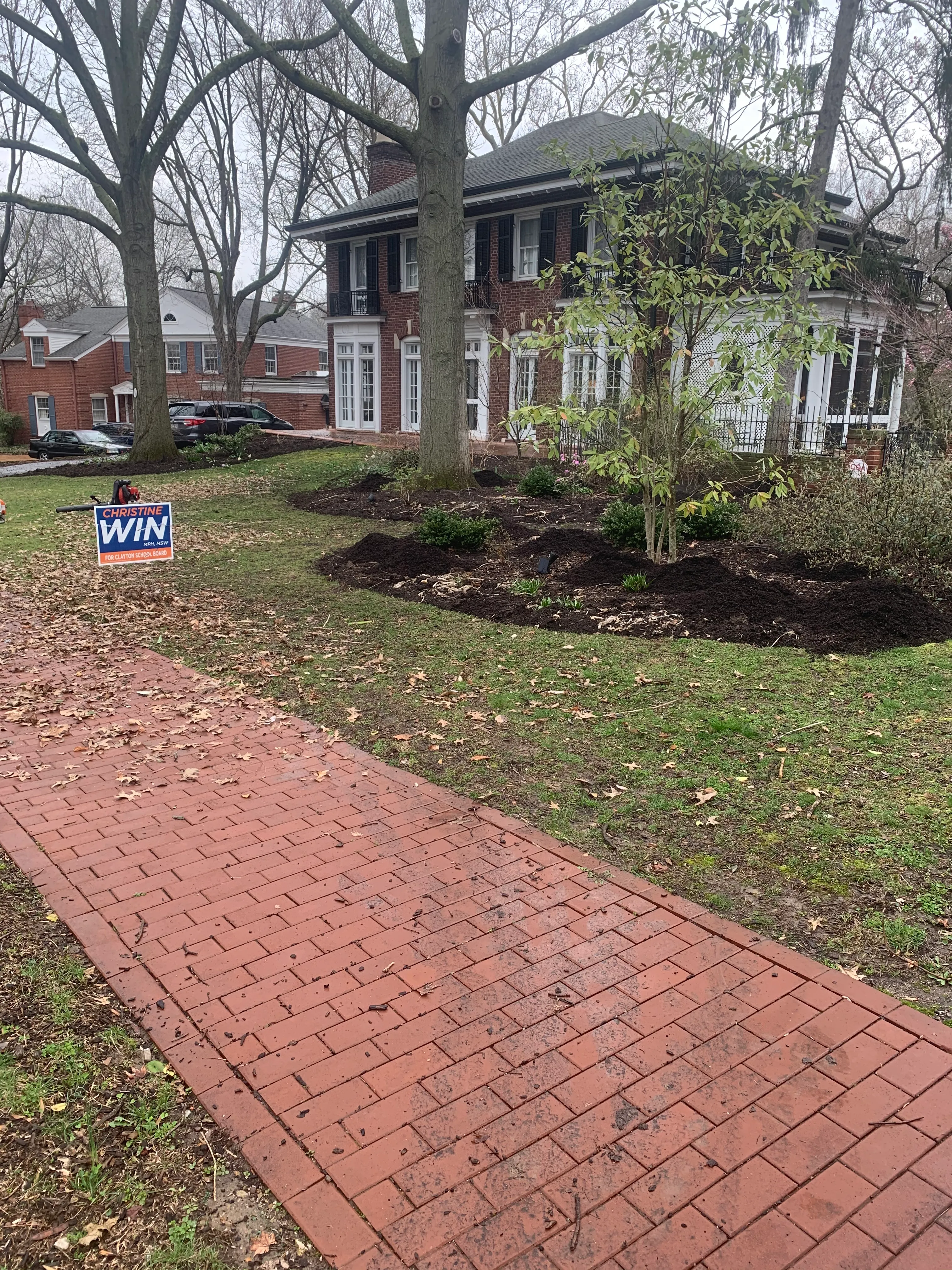 Mulch Installation for Jackson Lawn Services LLC in Florissant , MO