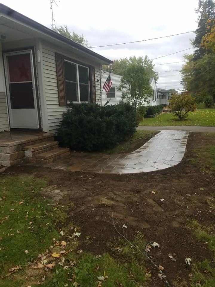 Mulch Installation for A&B Landscaping L.L.C. in Lapeer, MI