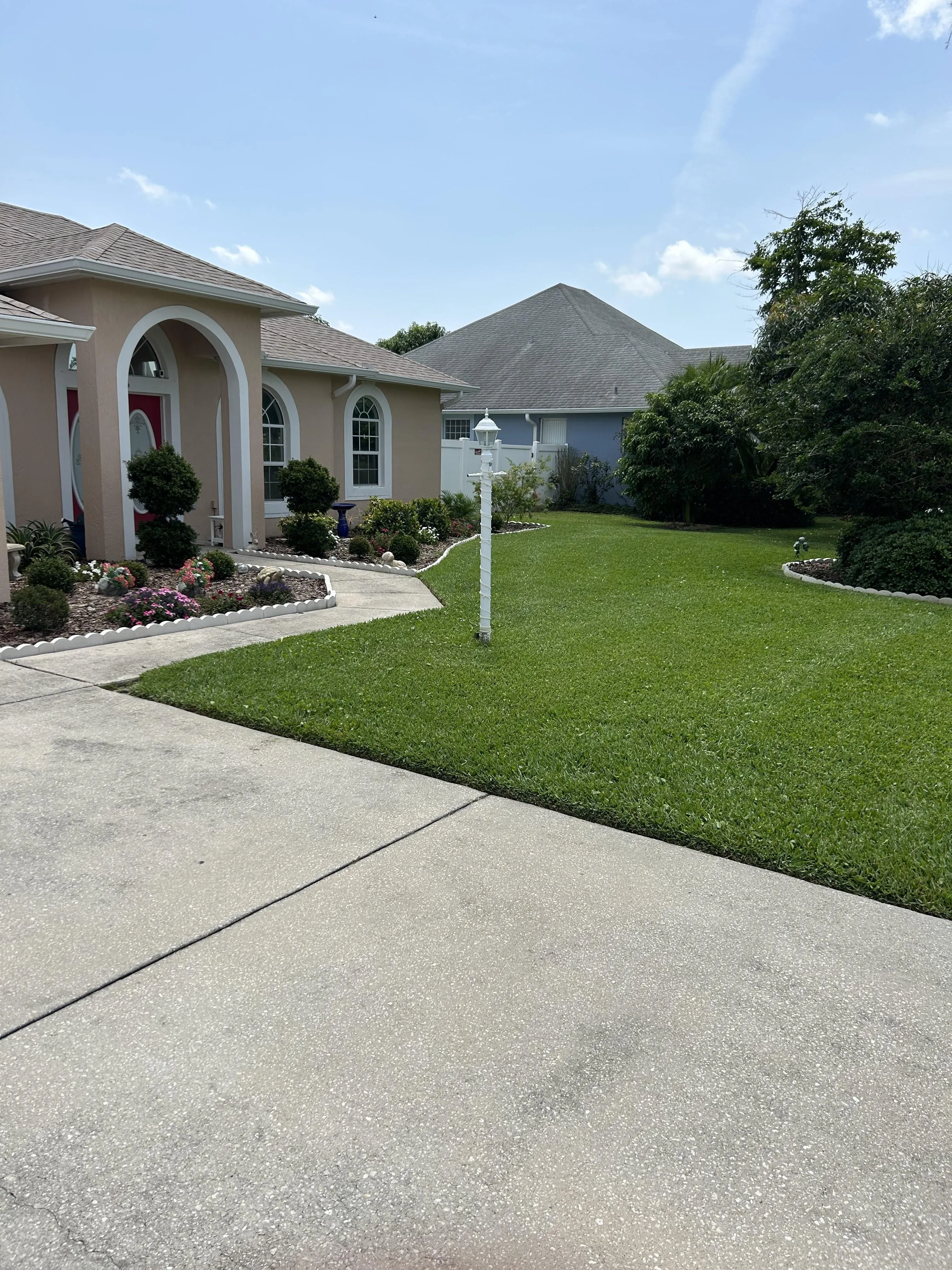 Fall and Spring Clean Up for Estrada All Pro Lawn Service in Auburndale, Florida