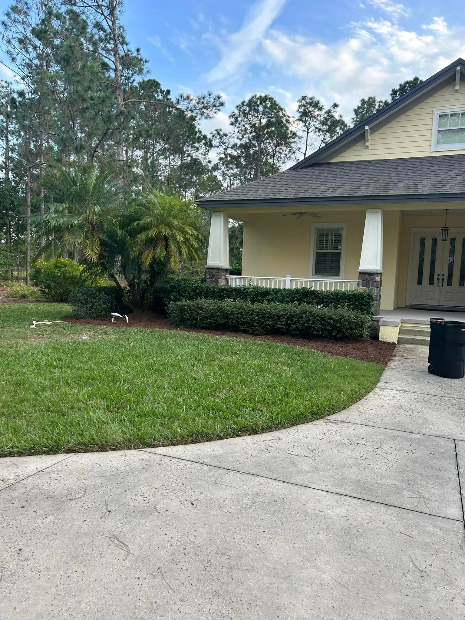 Fall and Spring Clean Up for Estrada All Pro Lawn Service in Auburndale, Florida