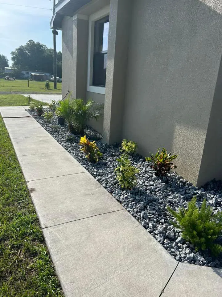 Fall and Spring Clean Up for Estrada All Pro Lawn Service in Auburndale, Florida