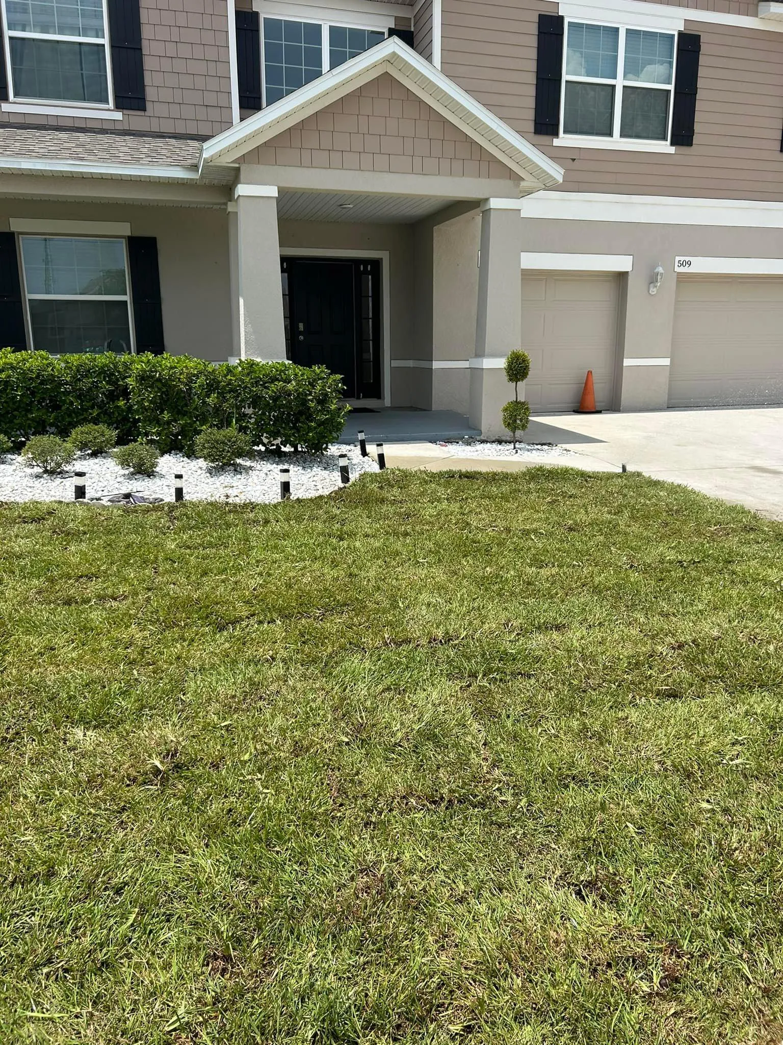 Fall and Spring Clean Up for Estrada All Pro Lawn Service in Auburndale, Florida