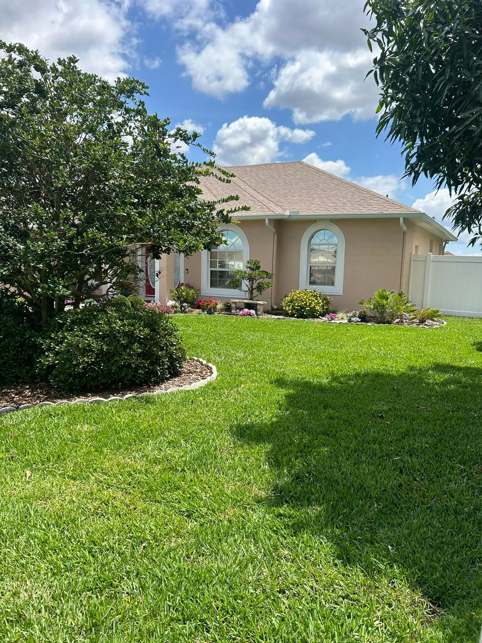 Fall and Spring Clean Up for Estrada All Pro Lawn Service in Auburndale, Florida