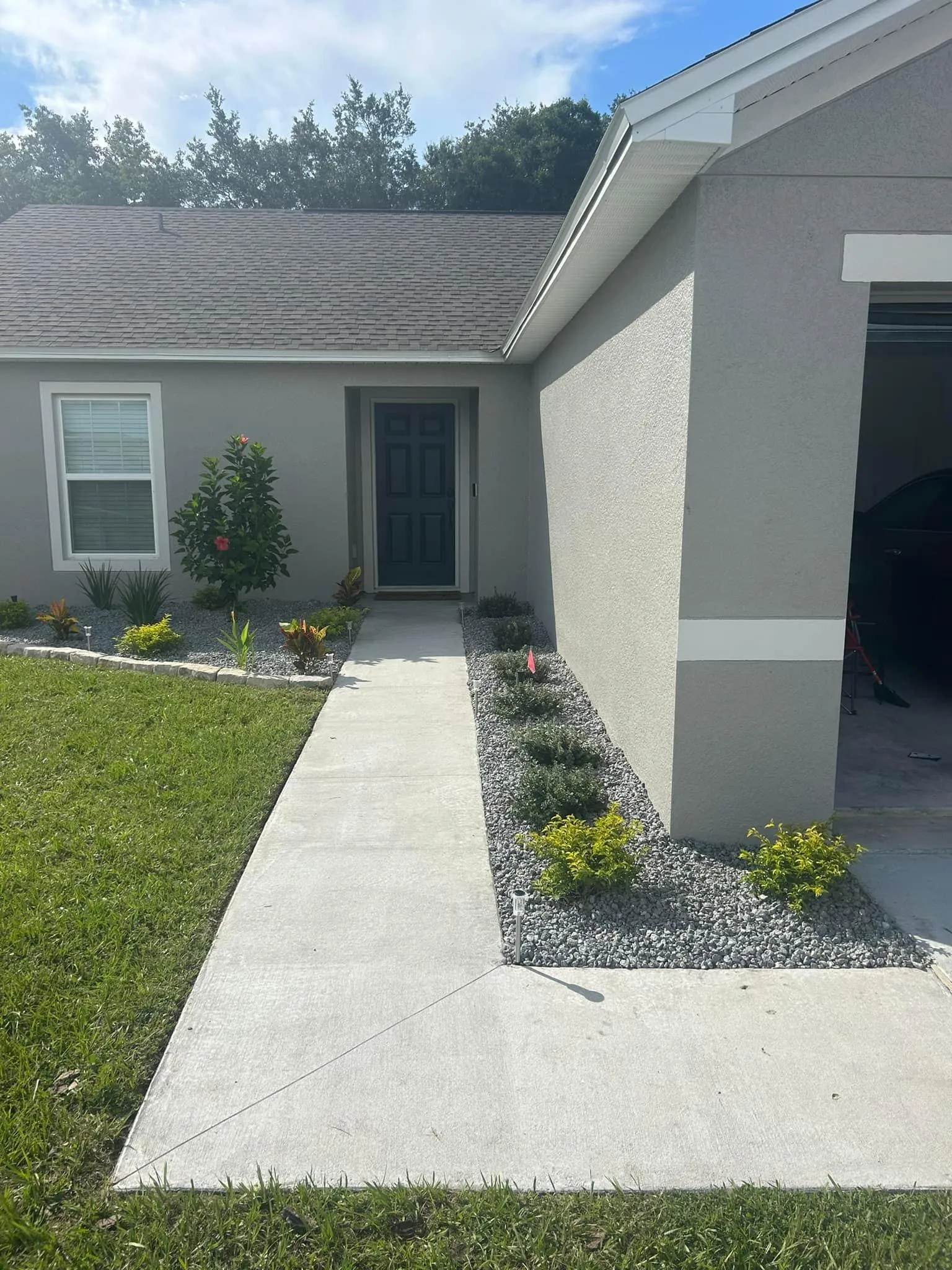 Fall and Spring Clean Up for Estrada All Pro Lawn Service in Auburndale, Florida