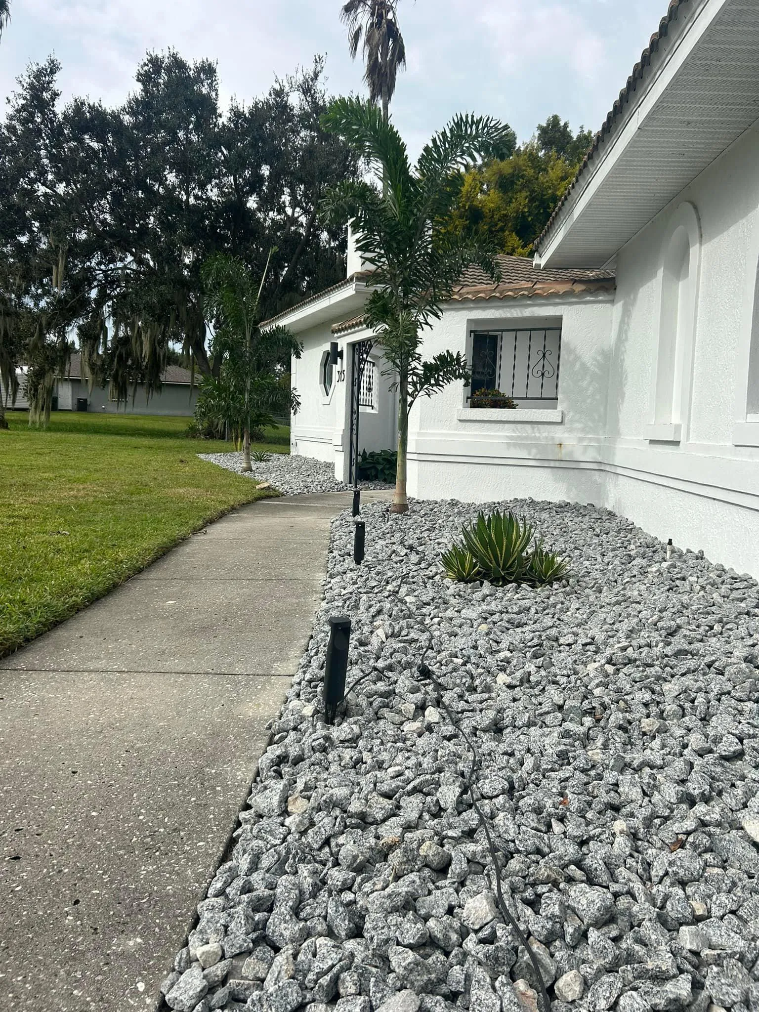 Fall and Spring Clean Up for Estrada All Pro Lawn Service in Auburndale, Florida