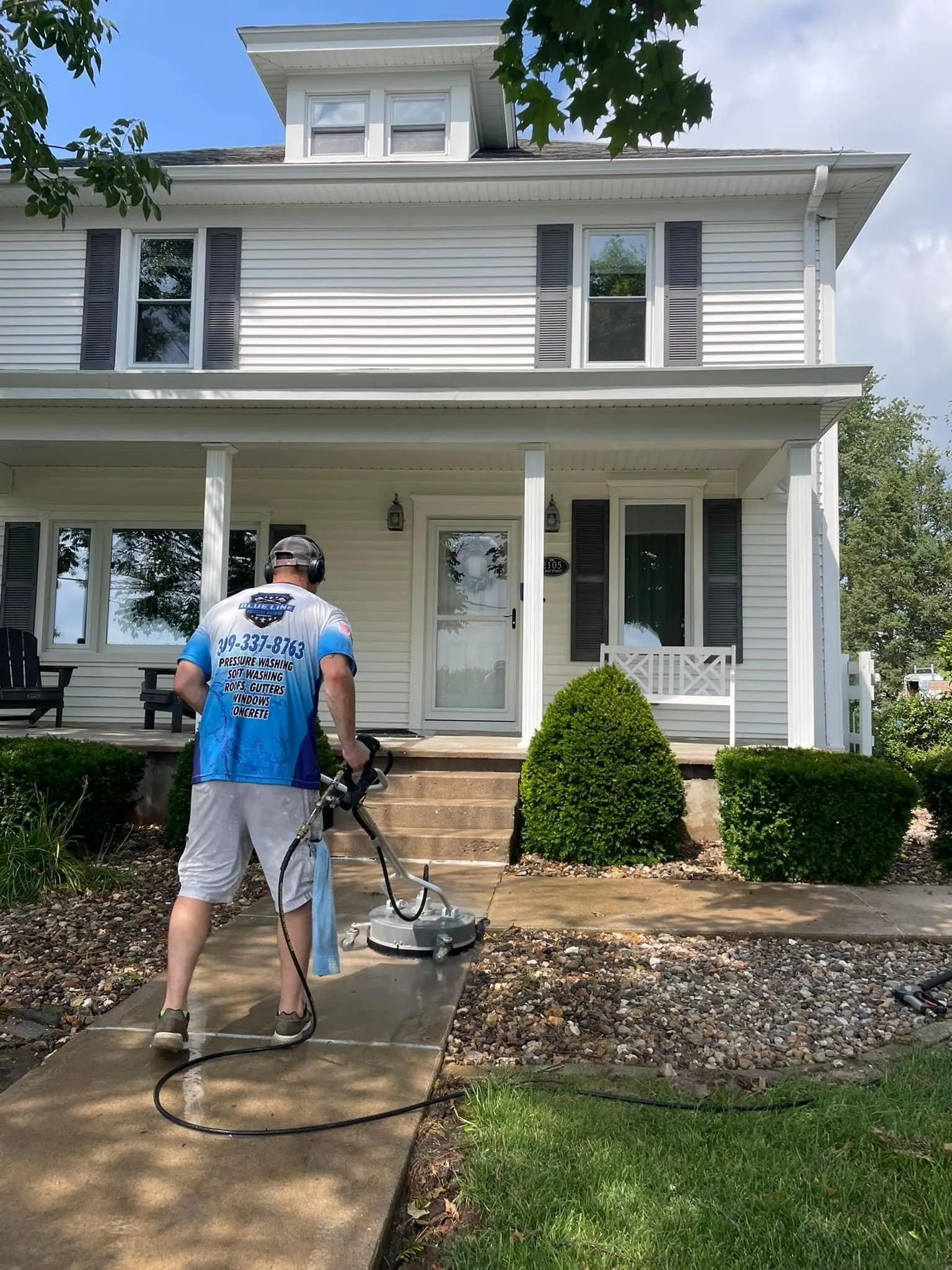 Power Washing in Carthage, IL Blue Line Pressure Washing