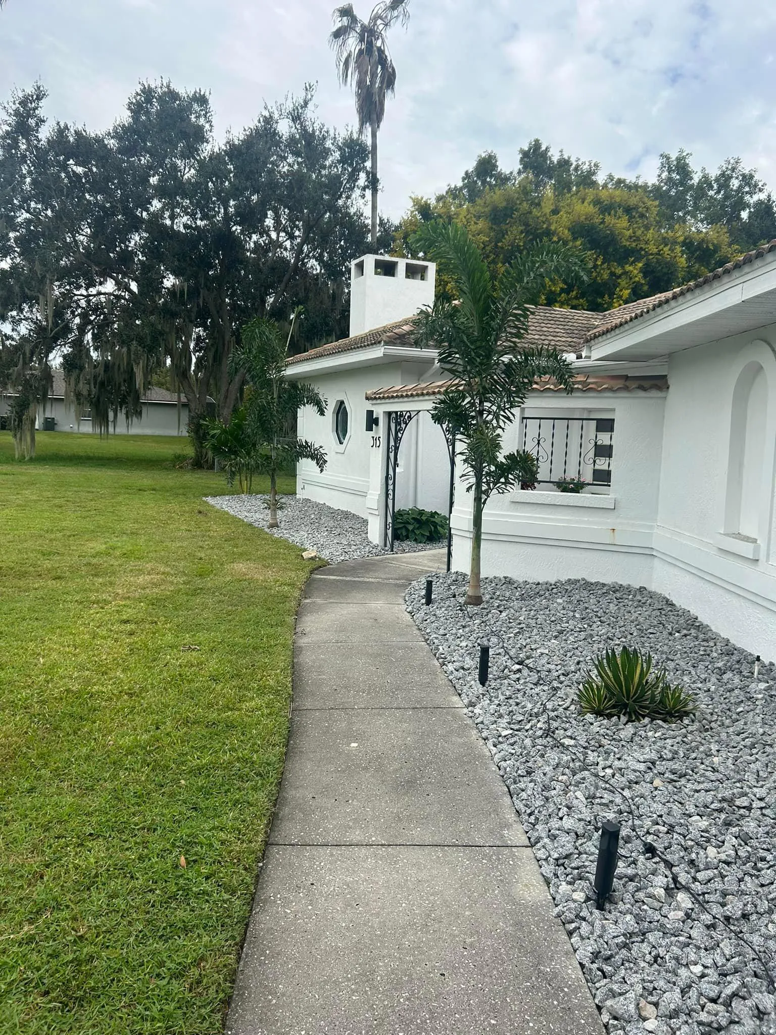 Fall and Spring Clean Up for Estrada All Pro Lawn Service in Auburndale, Florida