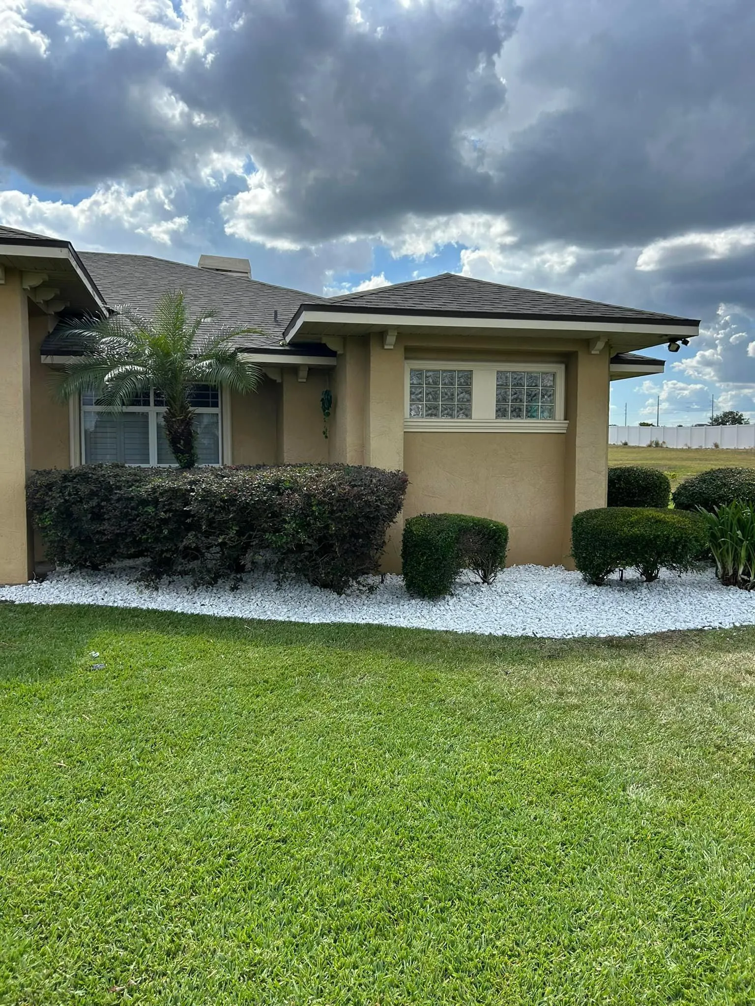 Fall and Spring Clean Up for Estrada All Pro Lawn Service in Auburndale, Florida