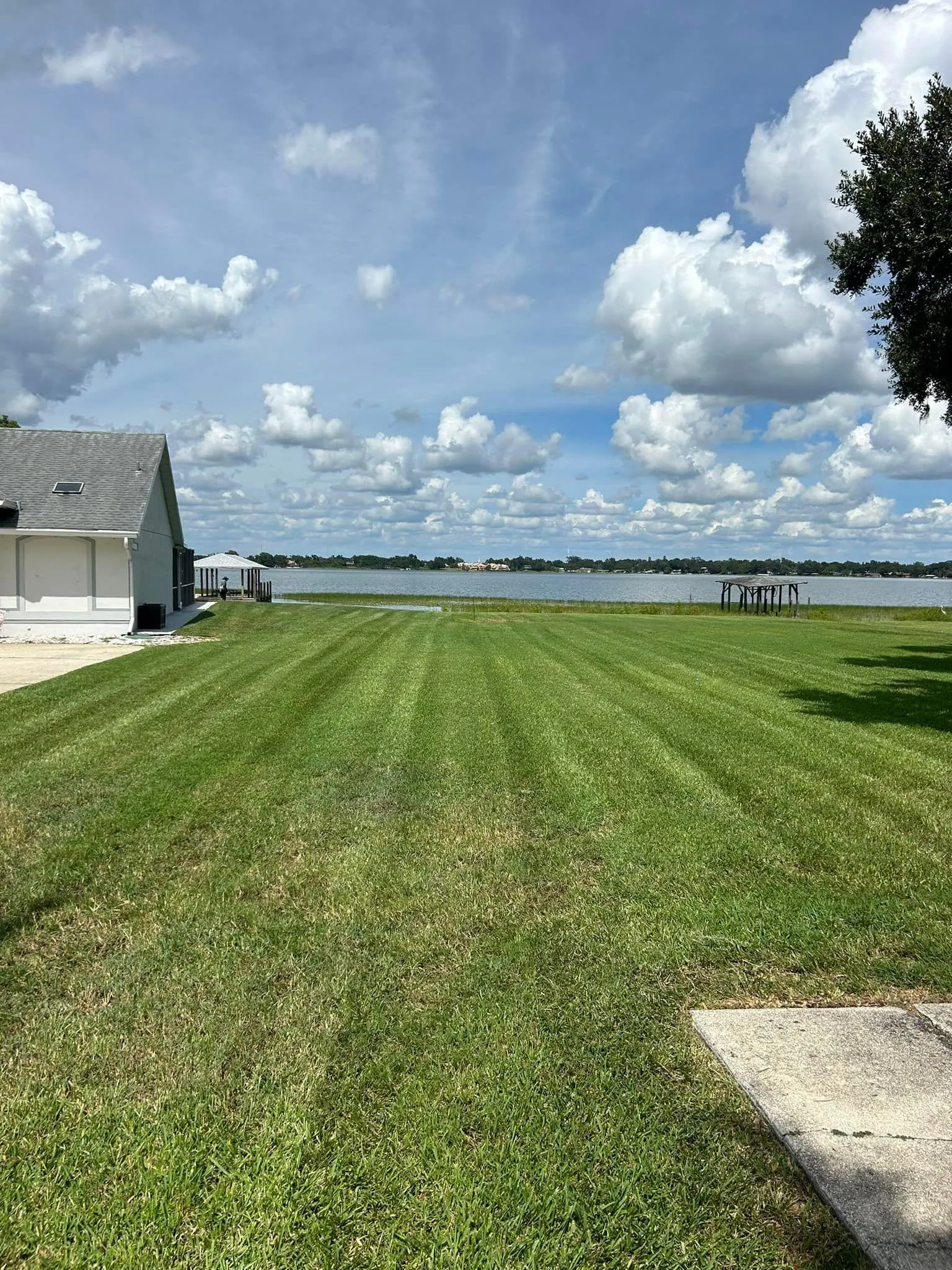 Fall and Spring Clean Up for Estrada All Pro Lawn Service in Auburndale, Florida