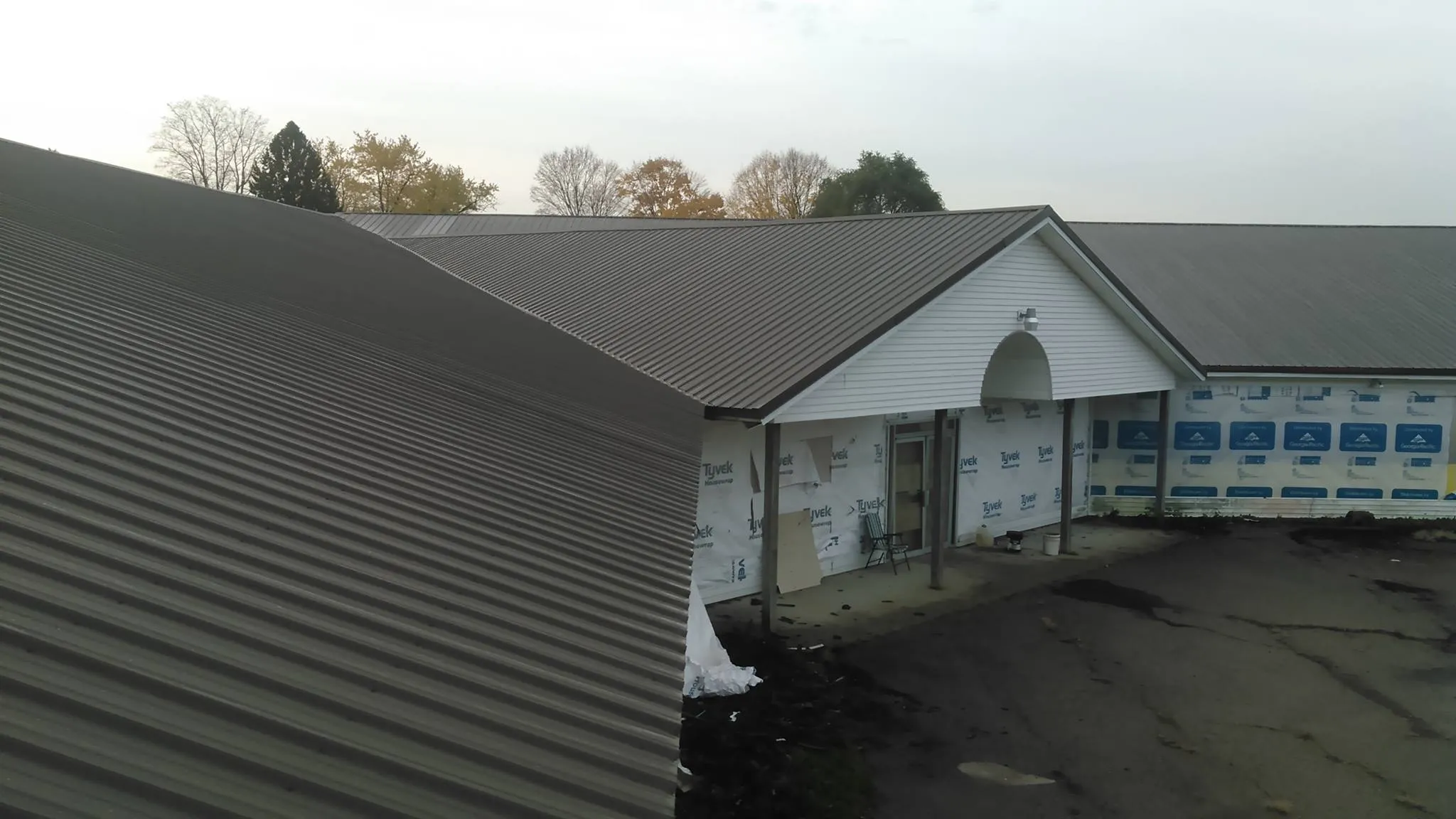 Roof Snow Removal for Squids Roofing Inc in Cutlerville, MI