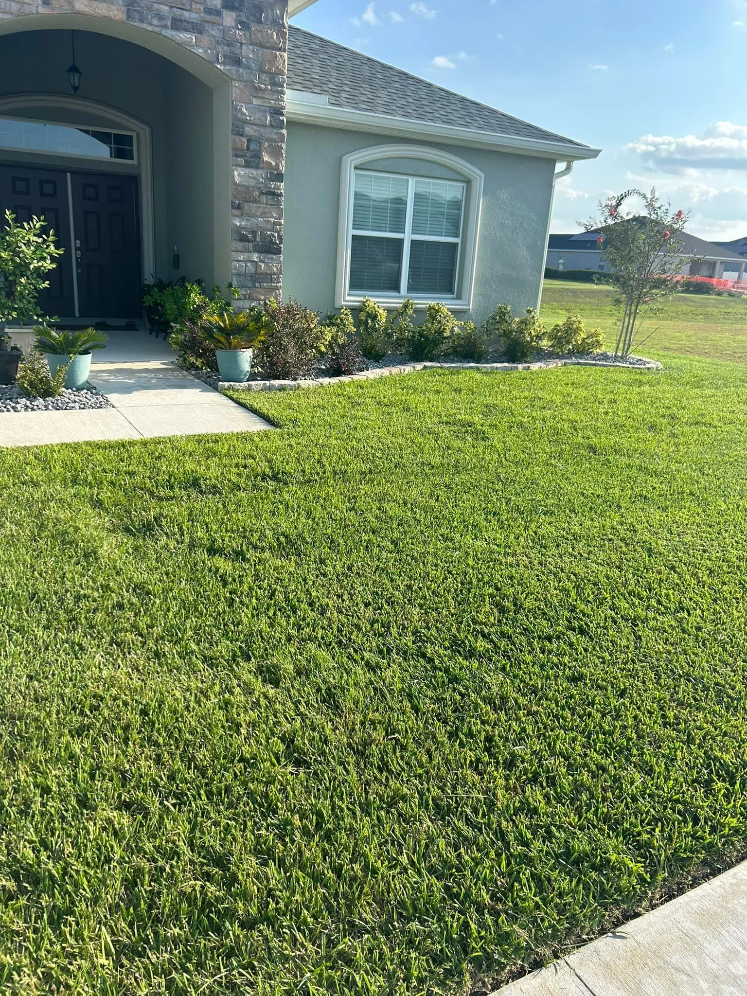 Fall and Spring Clean Up for Estrada All Pro Lawn Service in Auburndale, Florida