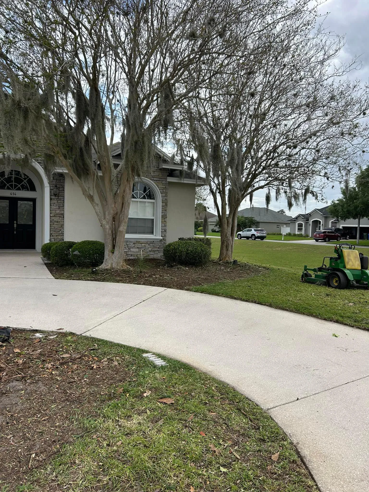 Fall and Spring Clean Up for Estrada All Pro Lawn Service in Auburndale, Florida