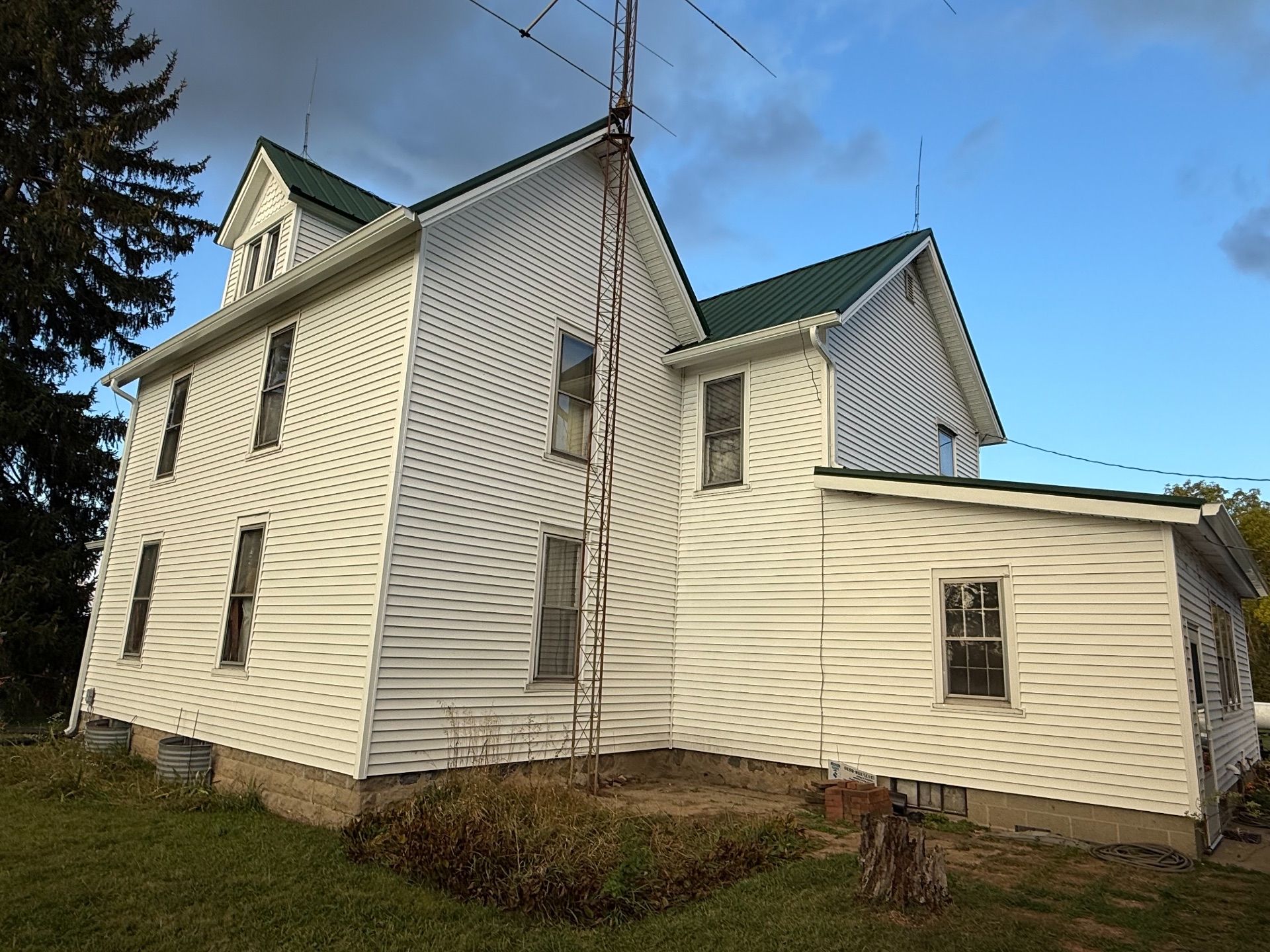 Gutters for Seamless Gutters LLC in Fort Wayne, IN