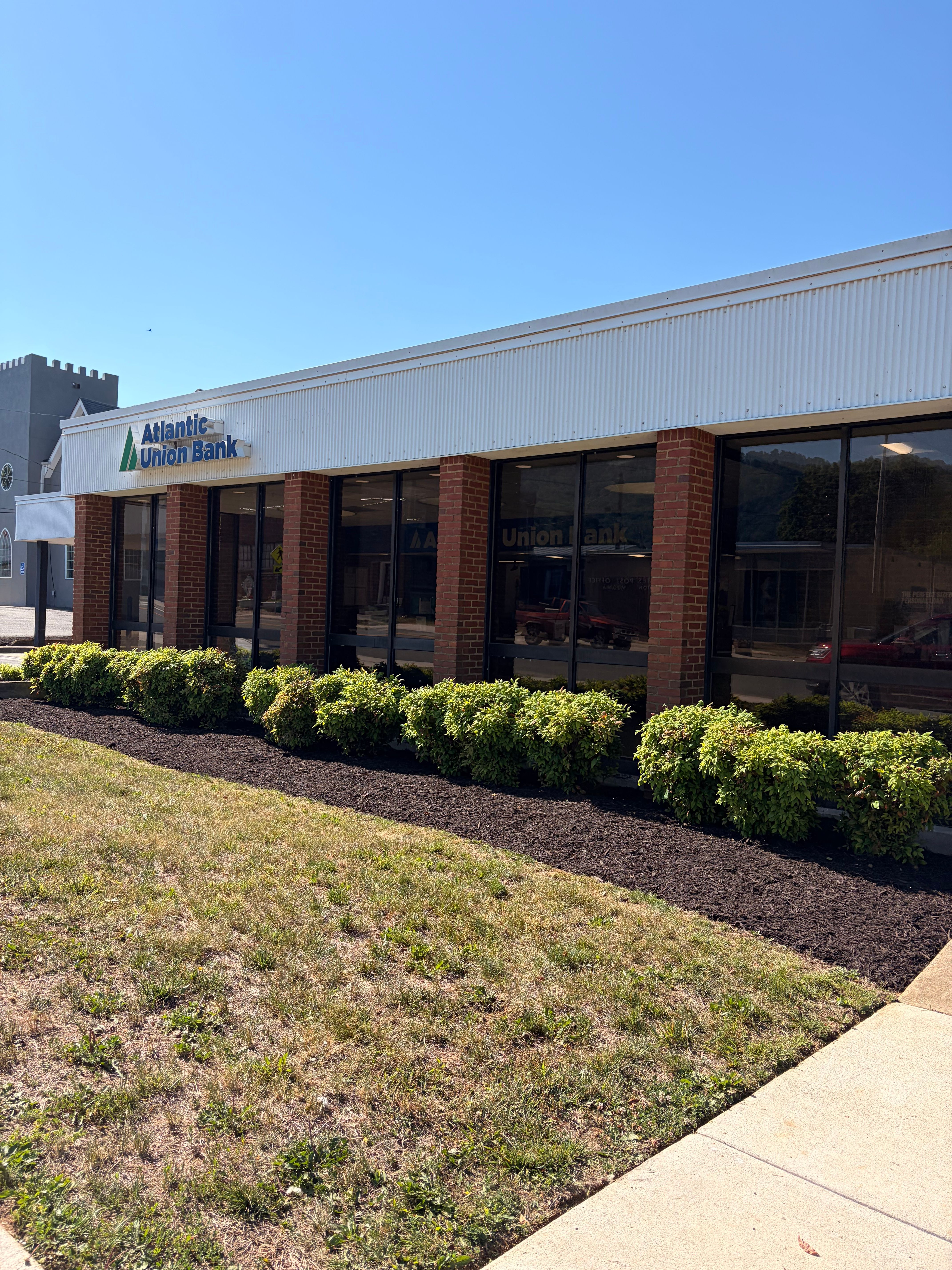  for Valencia’s Lawncare in Charlottesville, VA