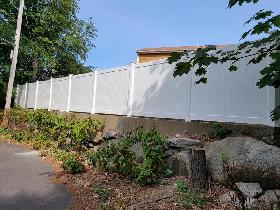 Vinyl Fences for Azorean Fence in Peabody, MA