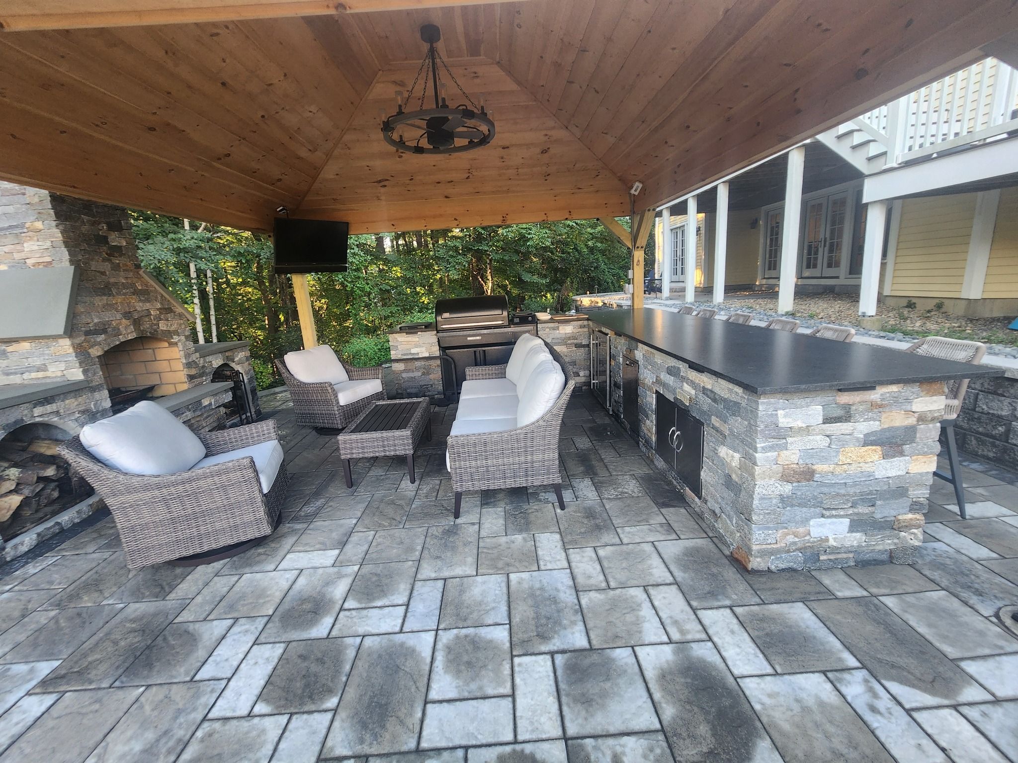 Hardscaping contractor for Set n Stone Hardscapes in Groveland, MA