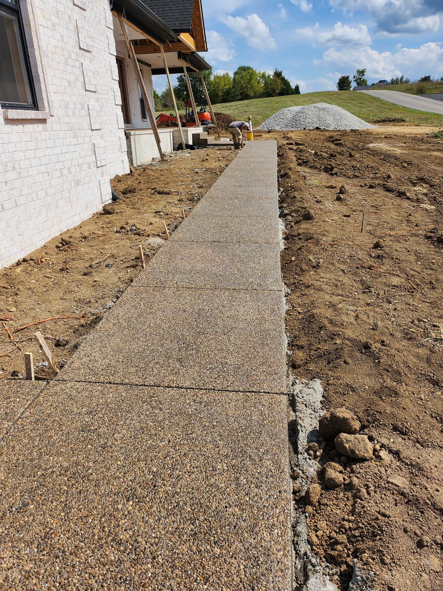 Concrete Driveways for Hellards Excavation and Concrete Services LLC in Mount Vernon, KY