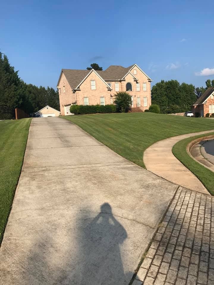 Lawn for Pinnacle Property Maintenance LLC in McDonough, GA