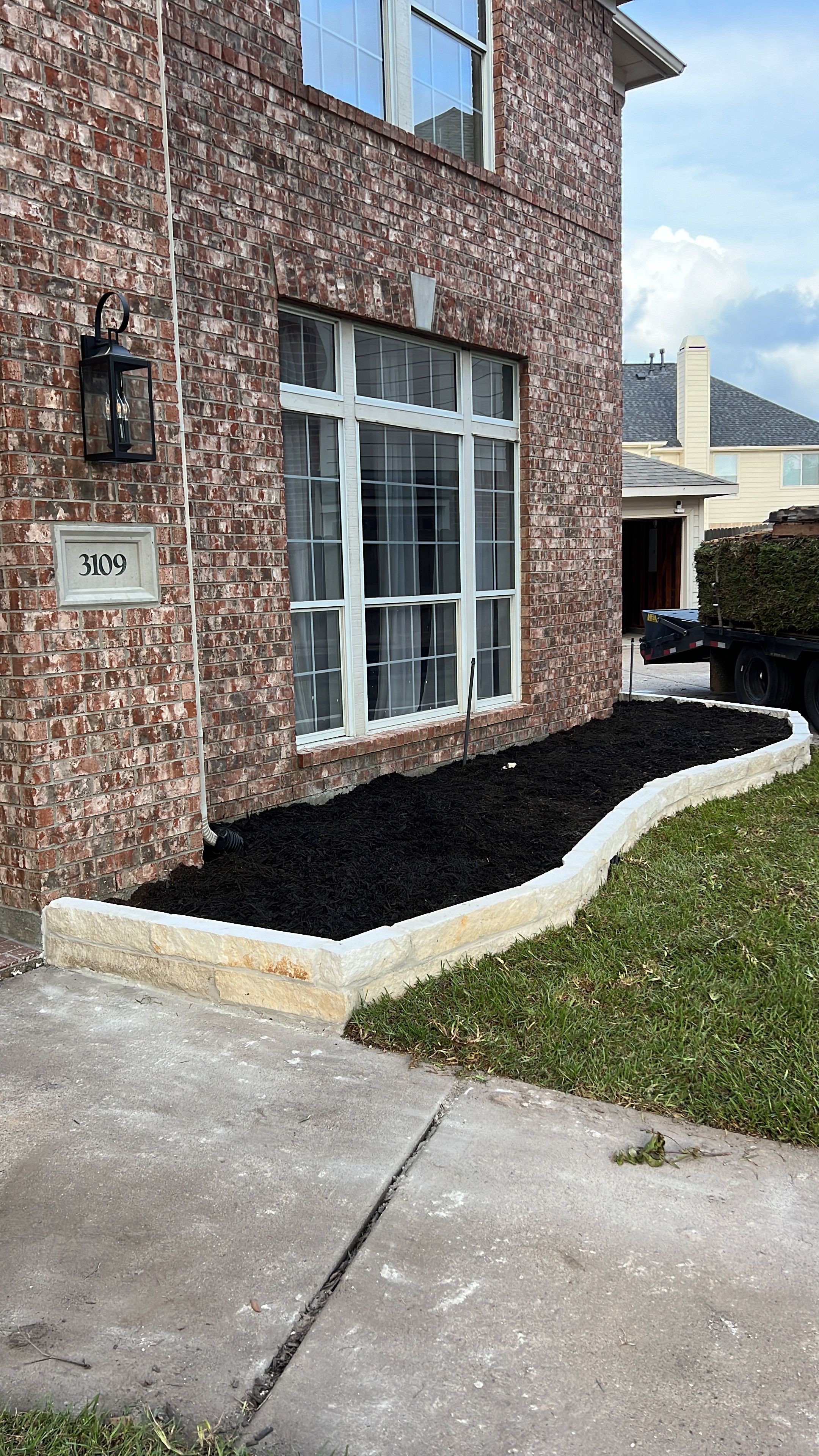 Flower Bed Border  for Silver Mines Landscape & Construction, LLC. in Houston, TX