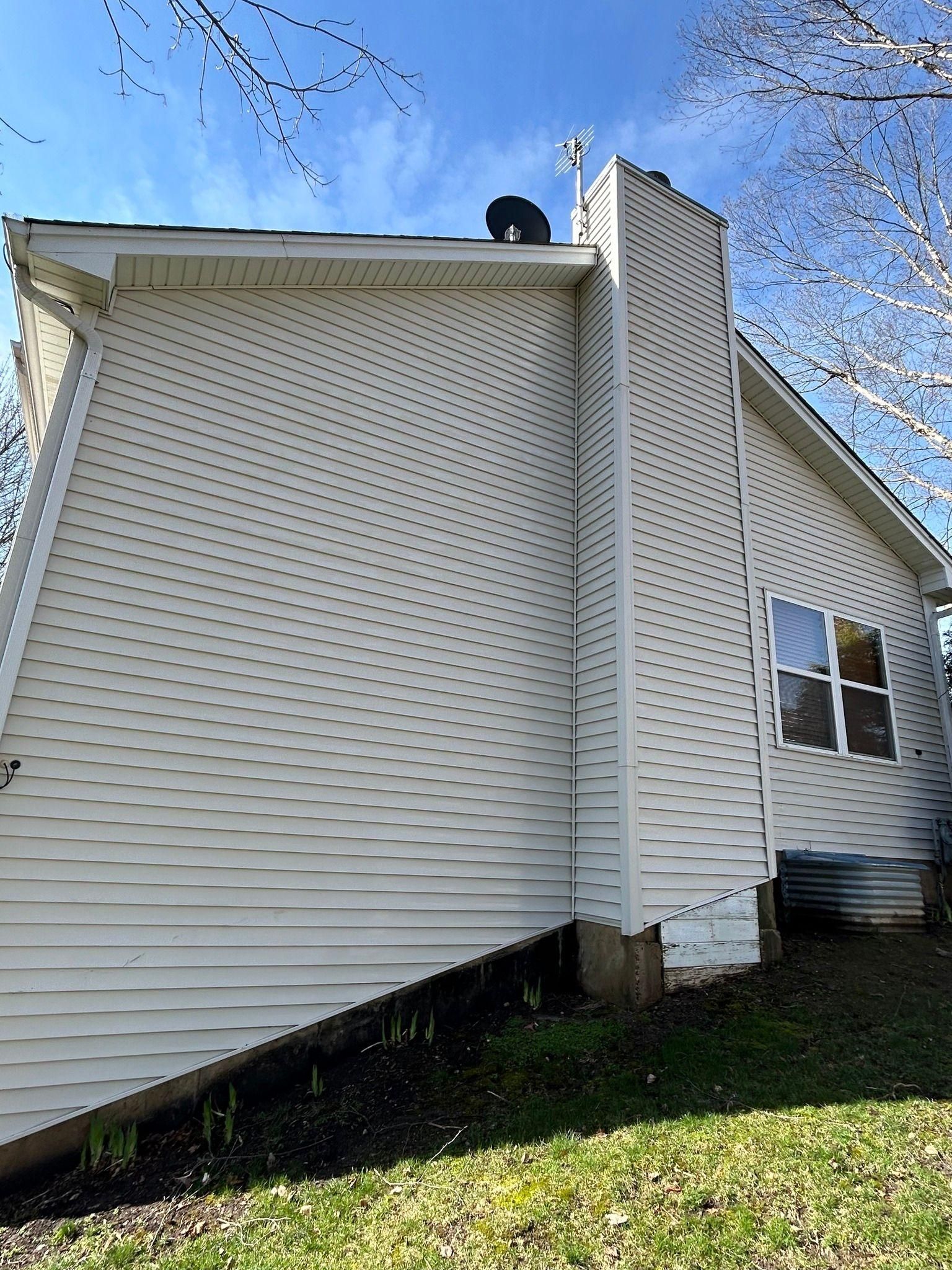 Home Softwash for J&J Power Washing and Gutter Cleaning in Sycamore, IL