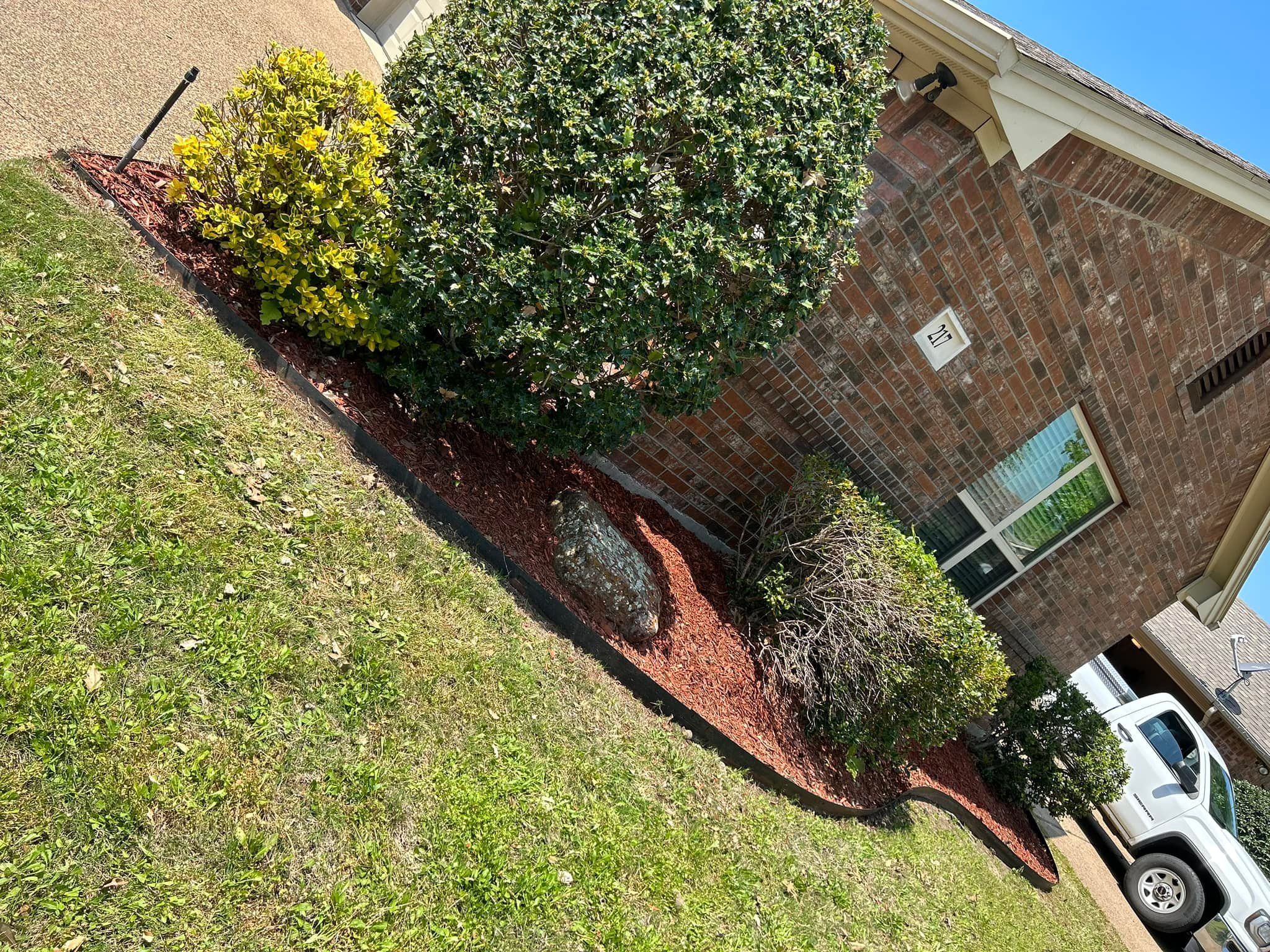 Landscaping for Juniors Lawn Service in Waxahachie, TX