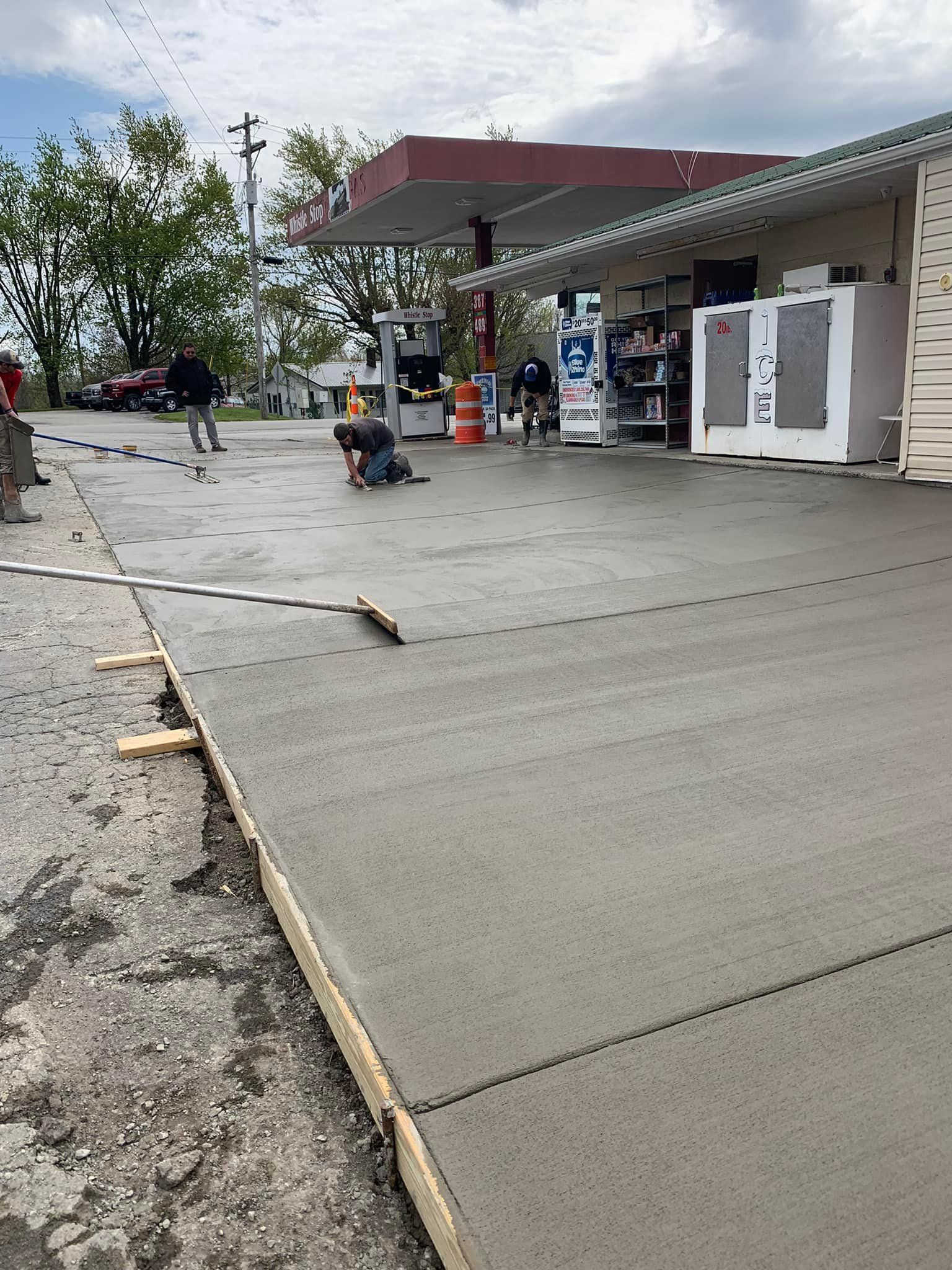 Concrete Patios for Hellards Excavation and Concrete Services LLC in Mount Vernon, KY