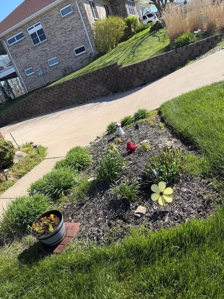 All Photos for Gullion’s Lawn and Landscaping in DeMossville, KY