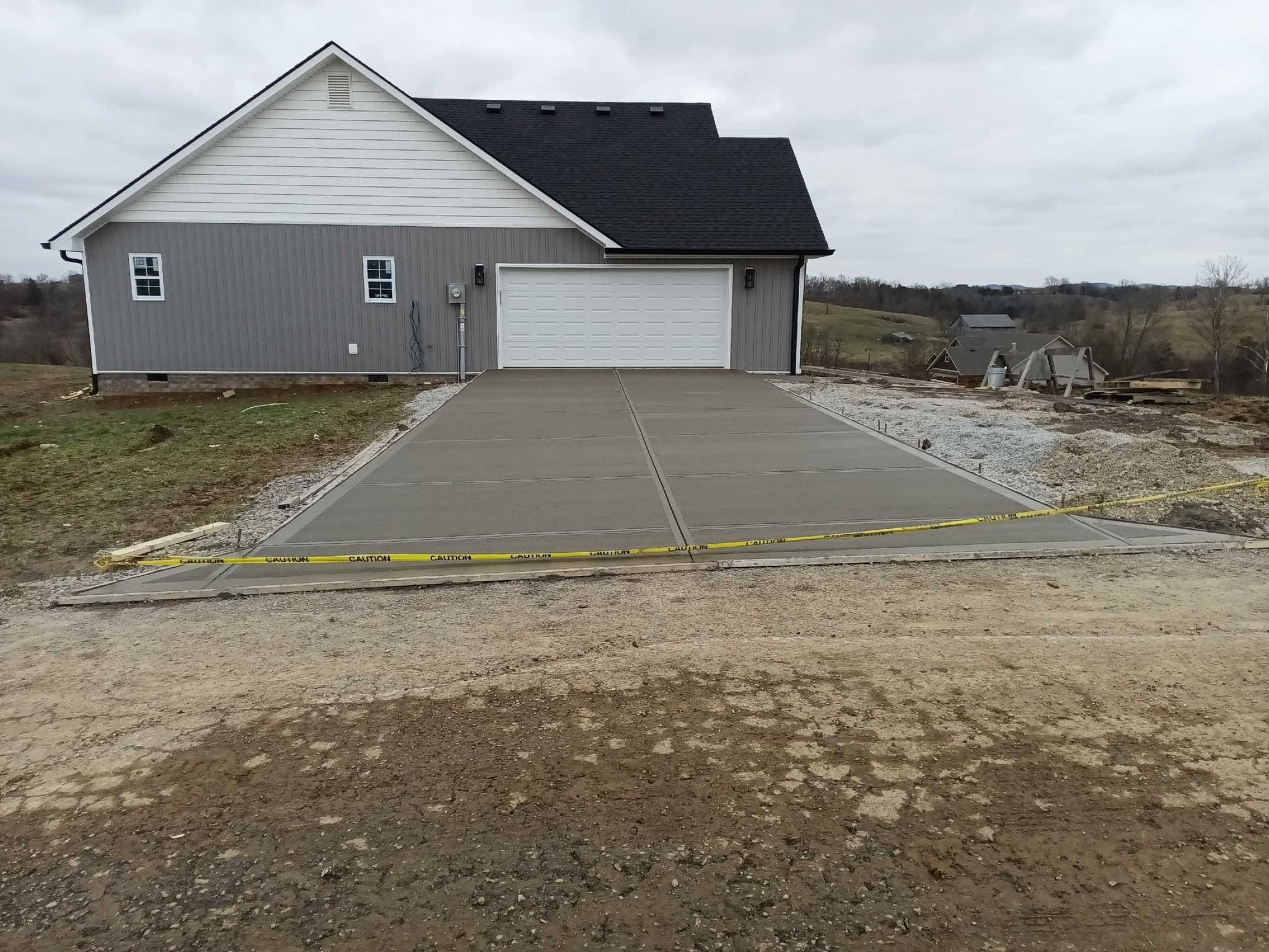 Concrete Driveways for Hellards Excavation and Concrete Services LLC in Mount Vernon, KY