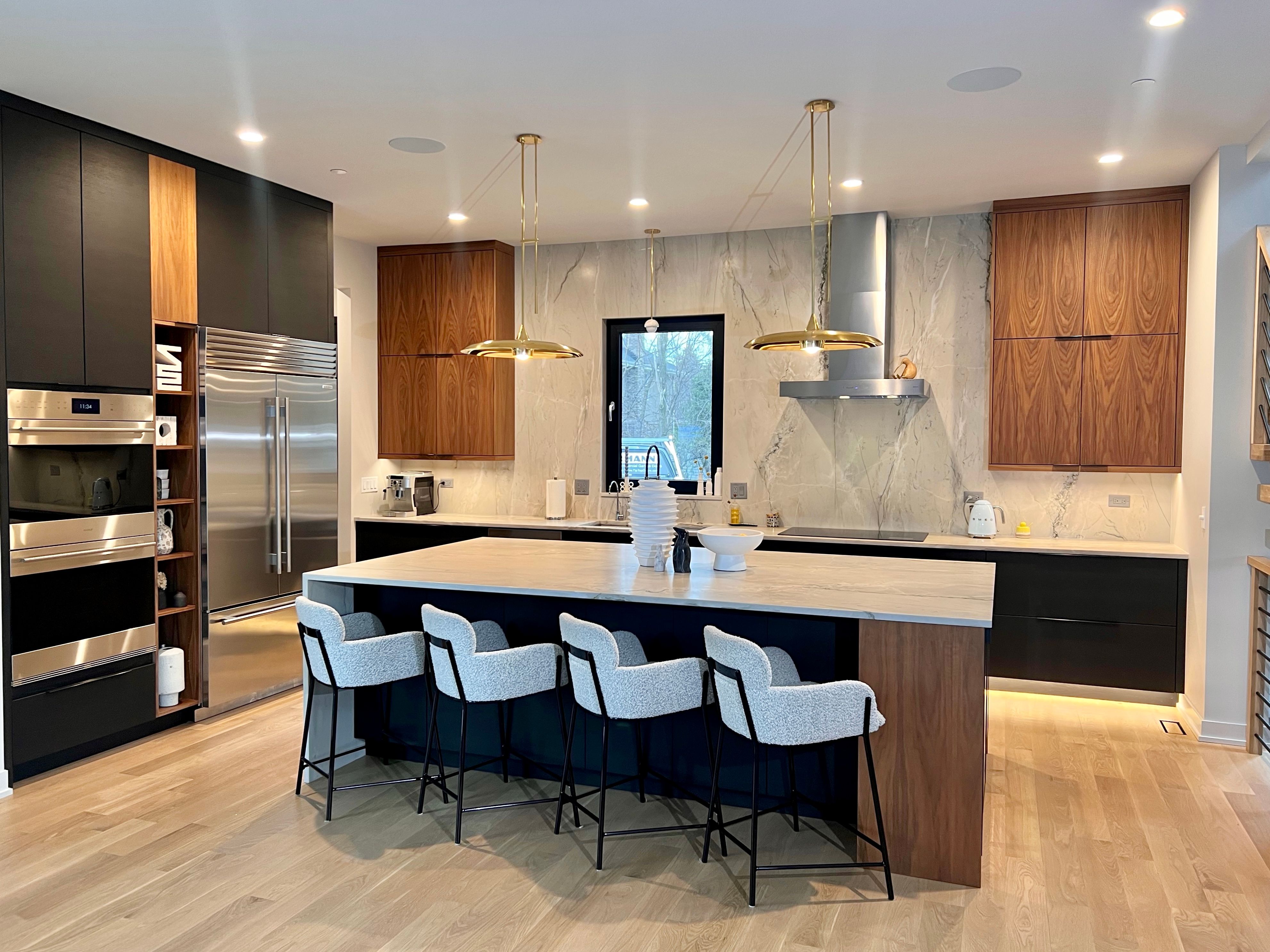 Prospect Heights Modern Kitchen for Ekwood Finishes in St. Charles, IL