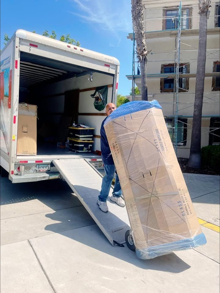  for Hugo’s Affordable Moving Labor in San Diego, CA