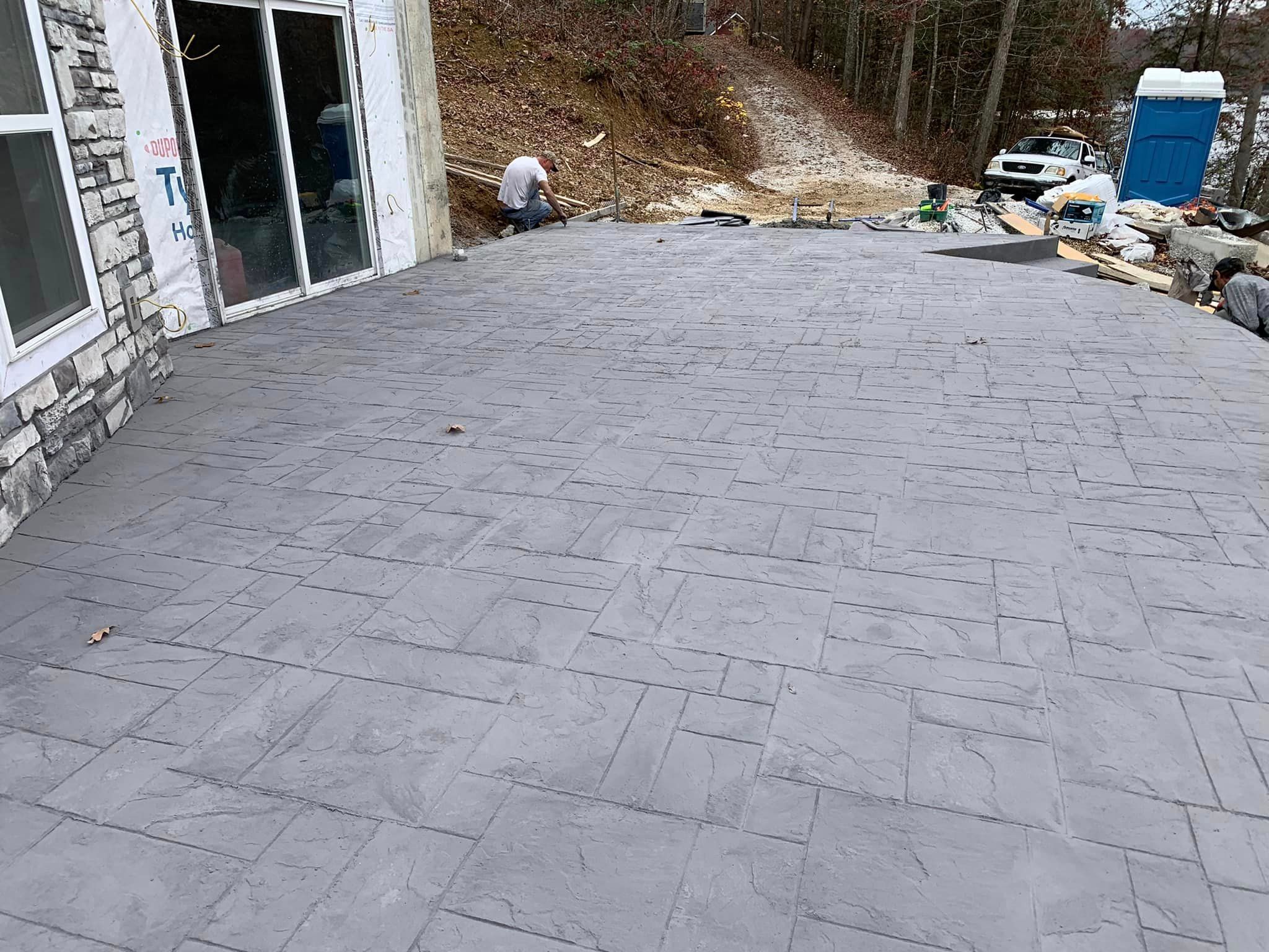 Concrete Driveways for Hellards Excavation and Concrete Services LLC in Mount Vernon, KY