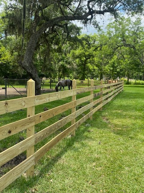 Fencing  for Divine Construction Services in Brazoria County, TX