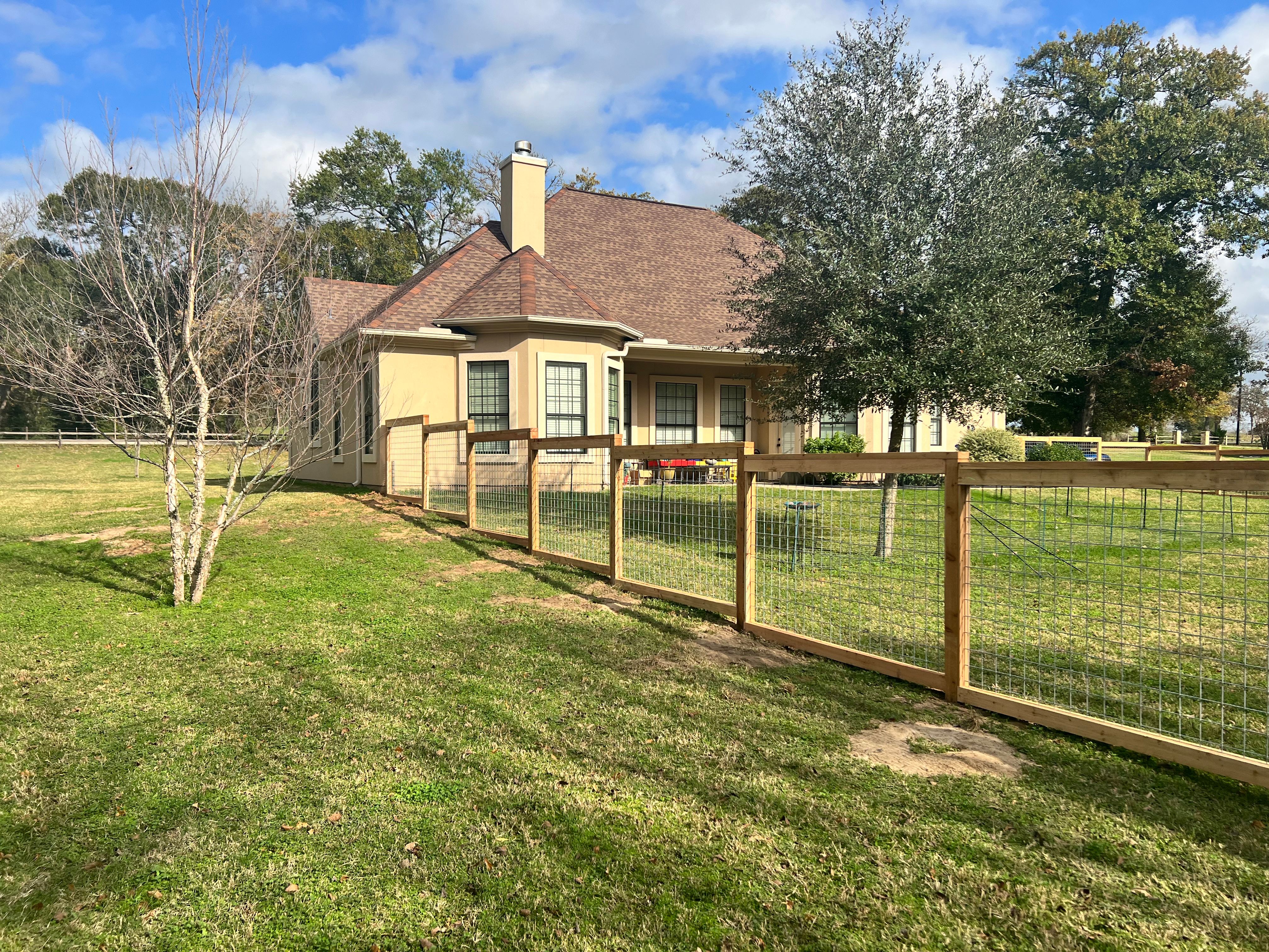Decorative Wood Fencing  for Pride Of Texas Fence Company in Brookshire, TX