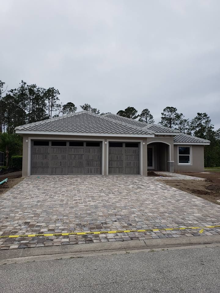 Garage Door Installation for Advantage Garage Doors, LLC in De Leon Springs, FL