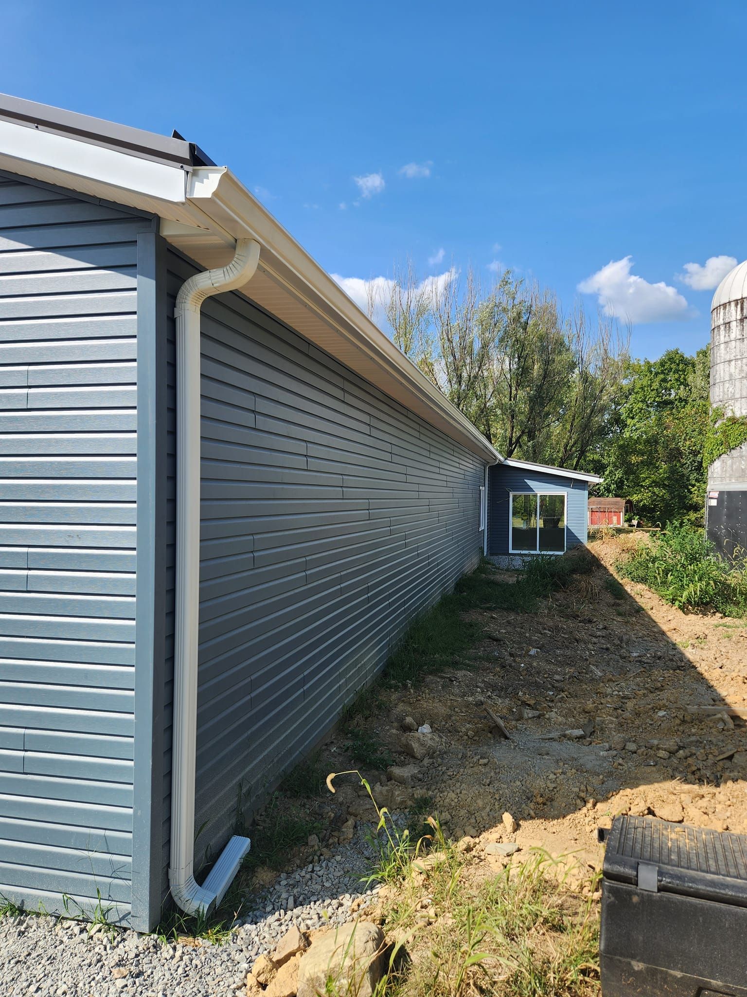 Roofing for Top Hand Roofing and Gutters in Pomeroy, OH