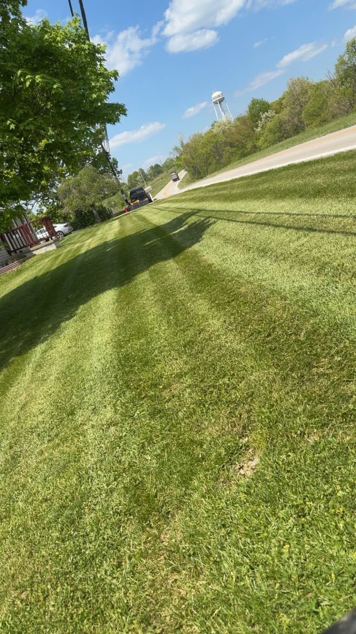 All Photos for Gullion’s Lawn and Landscaping in DeMossville, KY