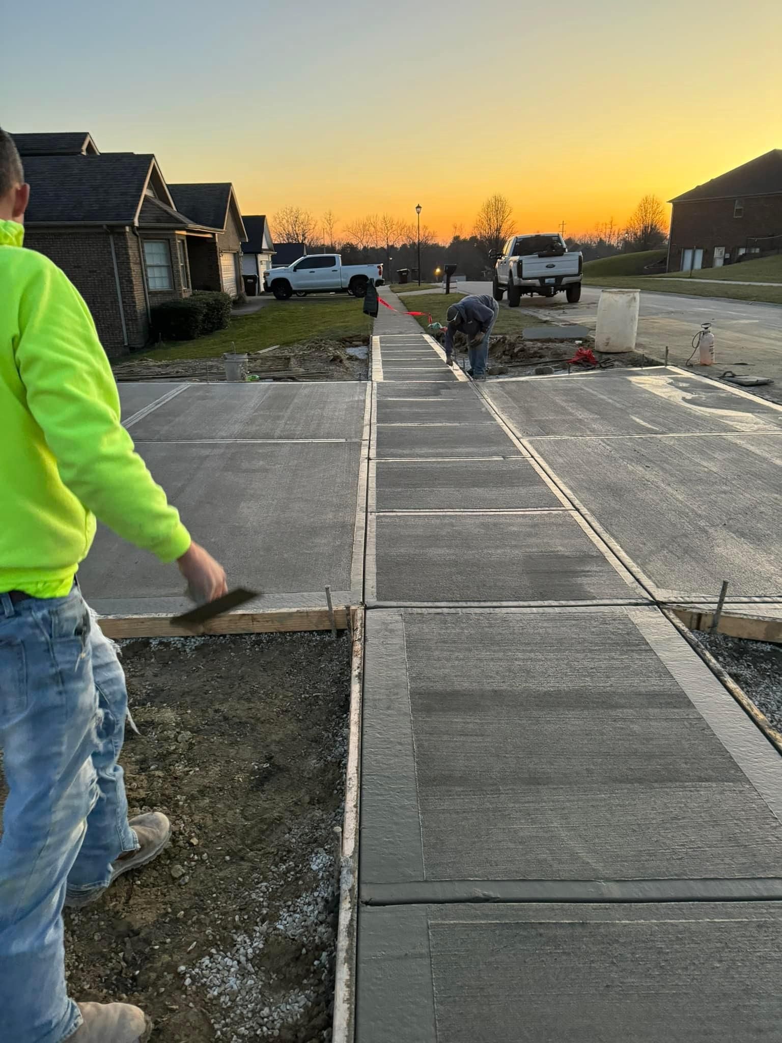 Concrete Driveways for Hellards Excavation and Concrete Services LLC in Mount Vernon, KY