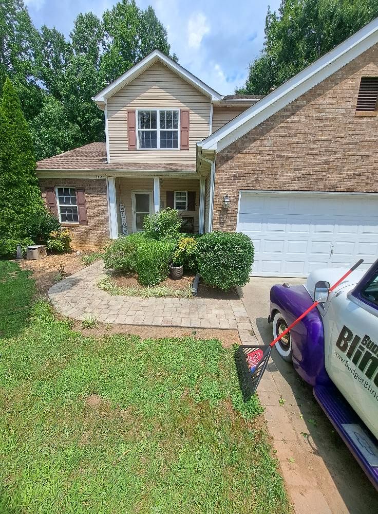 Lawn Care for Dee's Lawn Care Services in Lake Wylie, SC