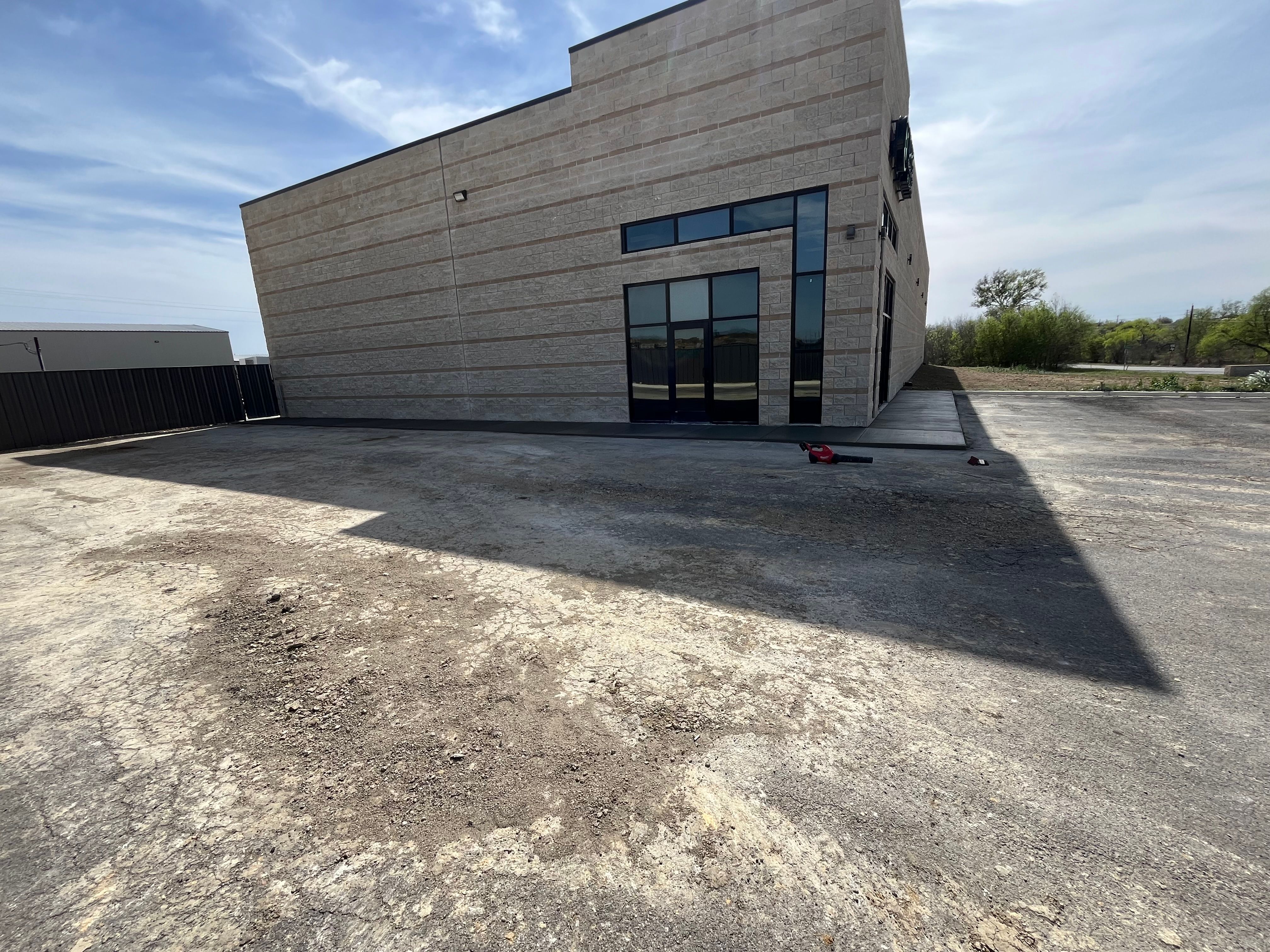 Walkways& Driveways for Leo's Concrete Crew in Elgin, TX