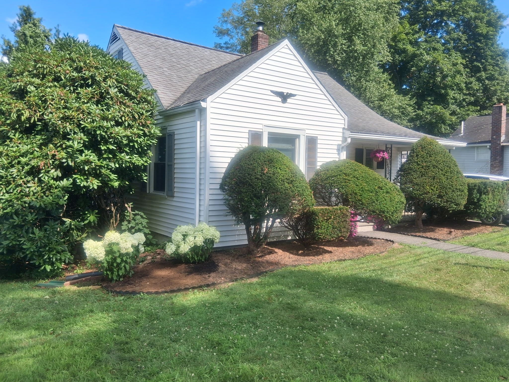 Flower & Tree Planting for Landscape Innovations LLC in Torrington, CT