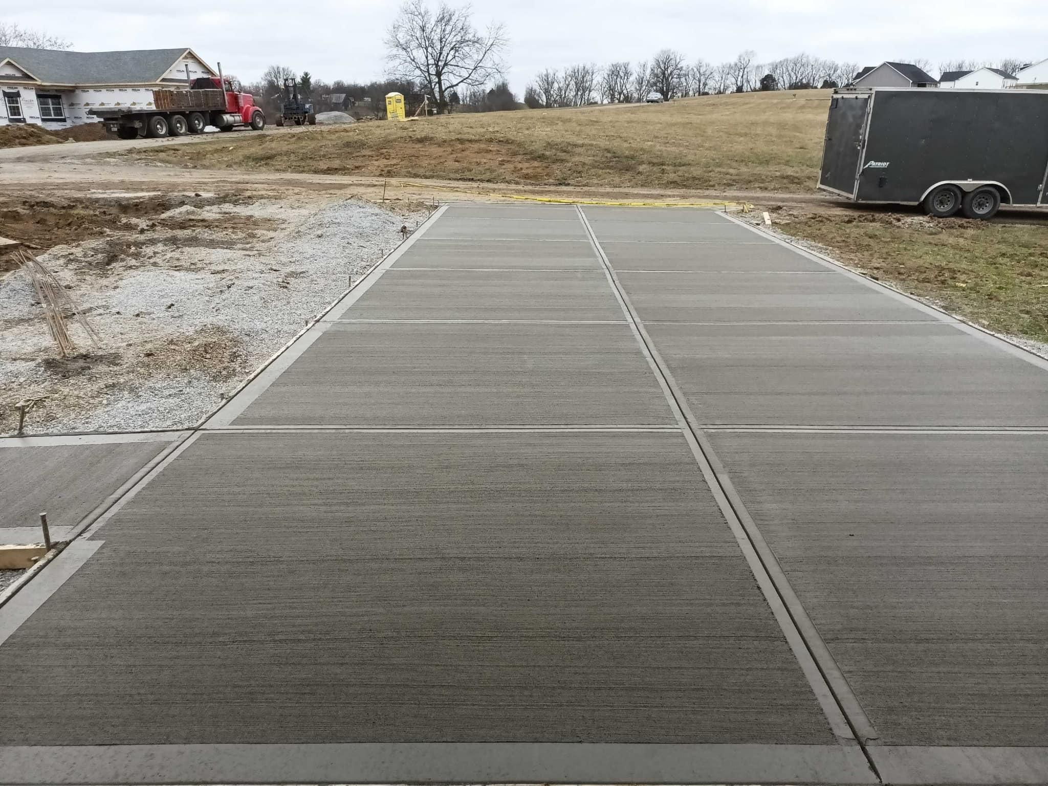 Concrete Driveways for Hellards Excavation and Concrete Services LLC in Mount Vernon, KY