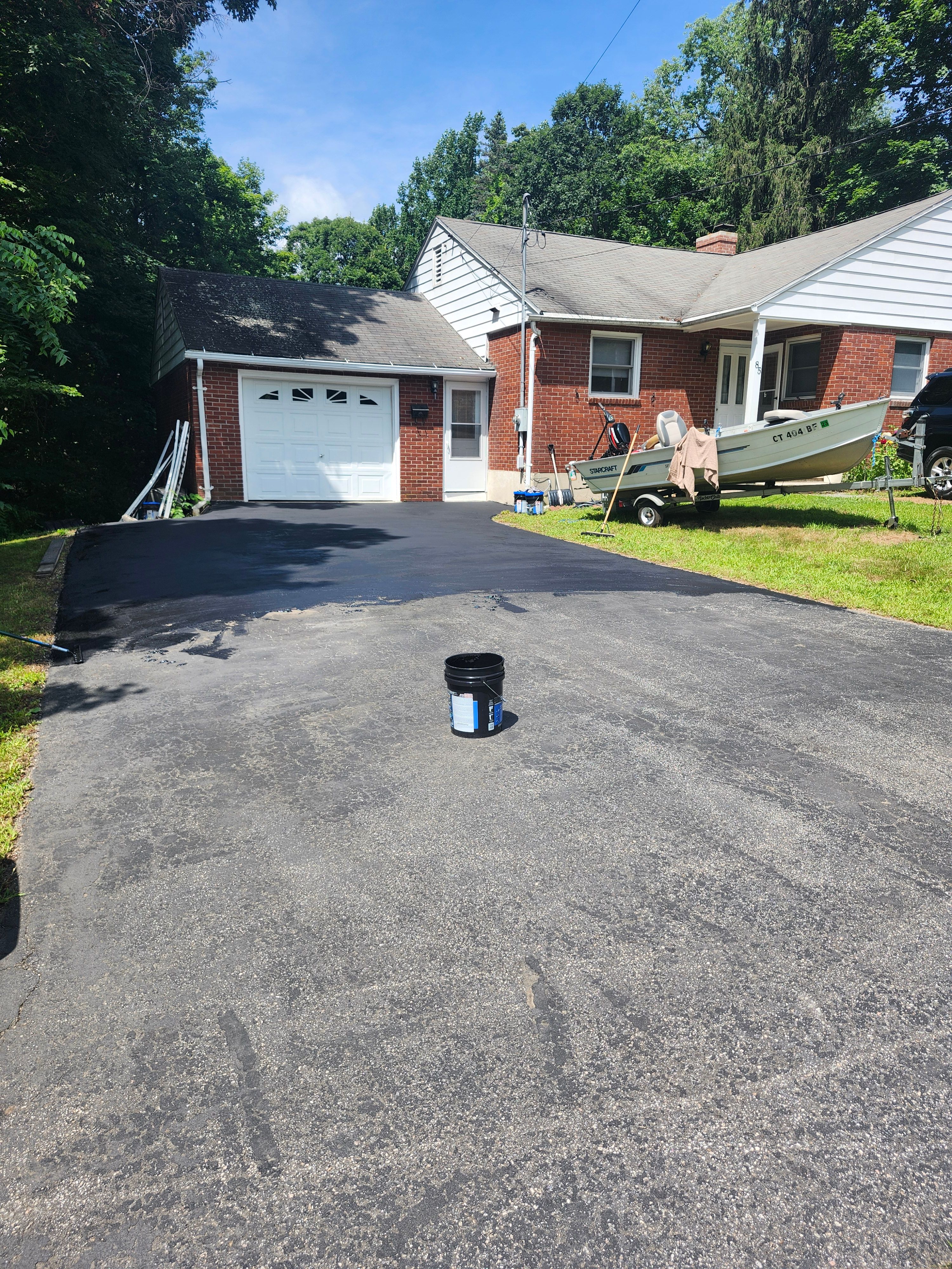 Driveway Seal Coating for Landscape Innovations LLC in Torrington, CT