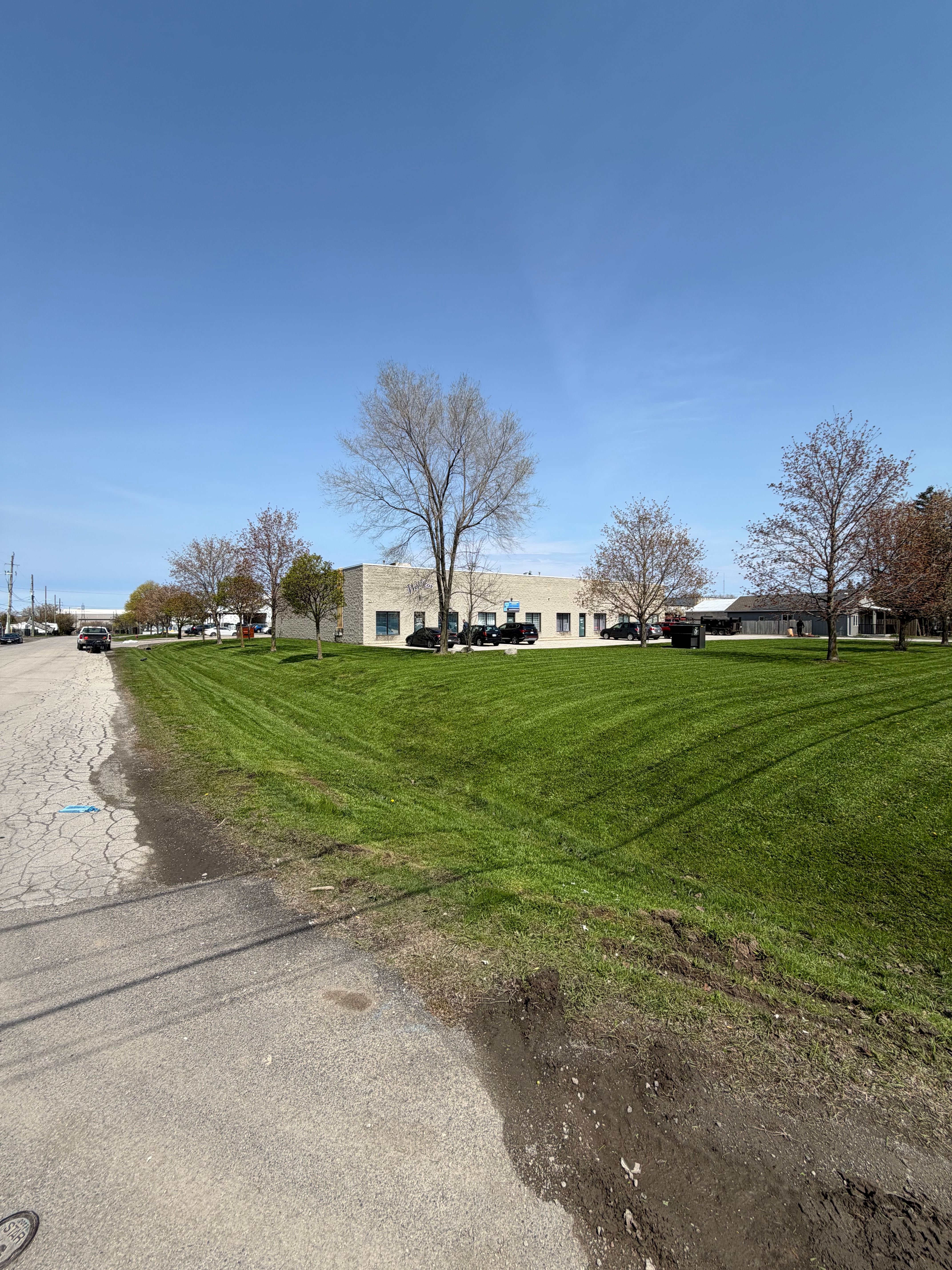  for CMN Exterior Maintenance in Hamilton, ON