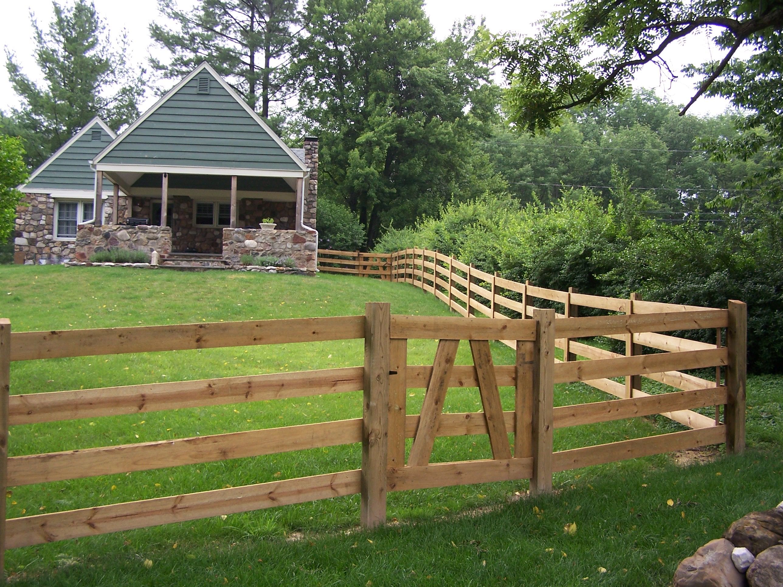 Wooden fence for Wantage Fence & Stonework, LLC in Wantage, New Jersey