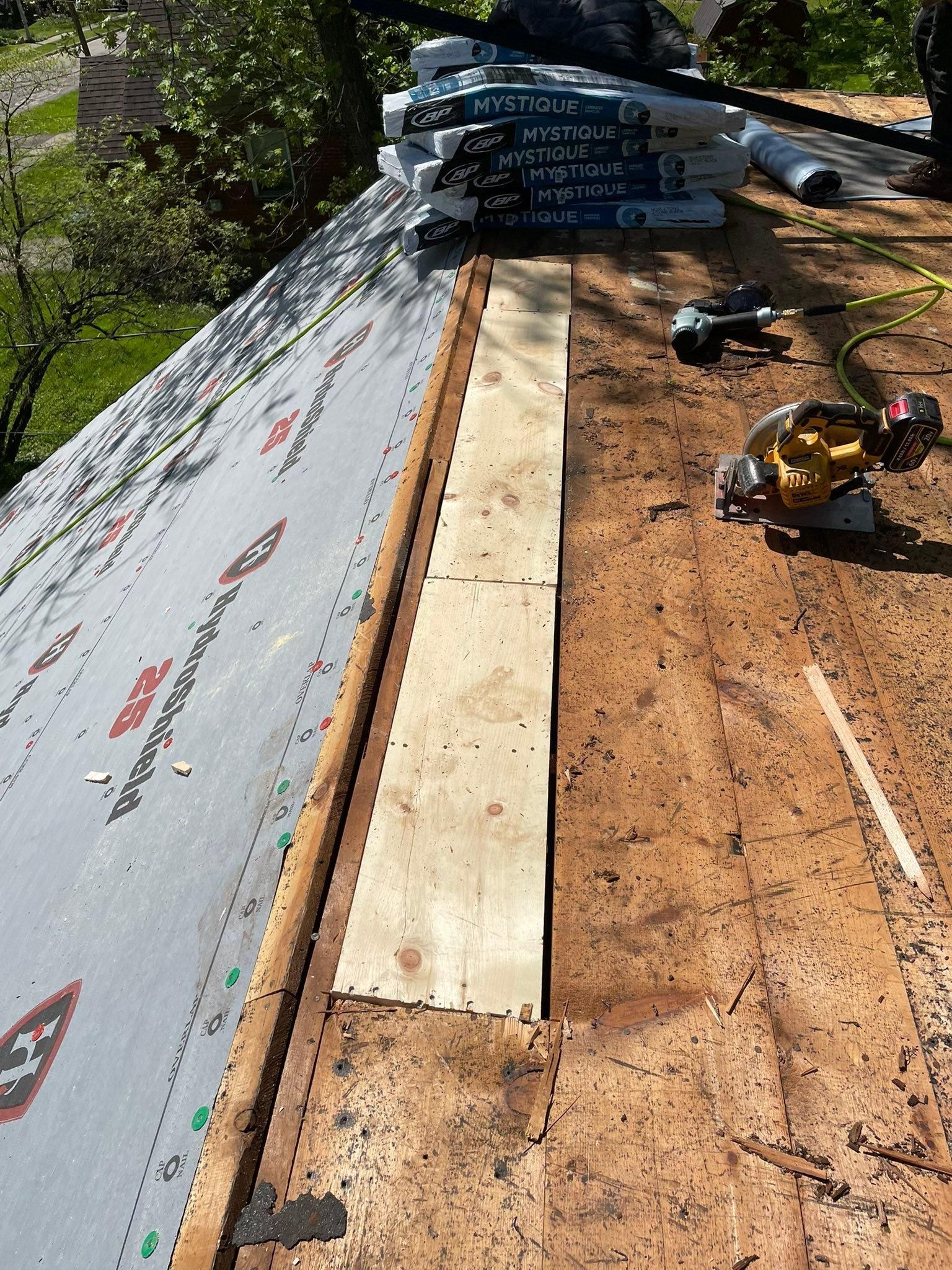  for J&M Roofing & Exteriors in Barberton, OH